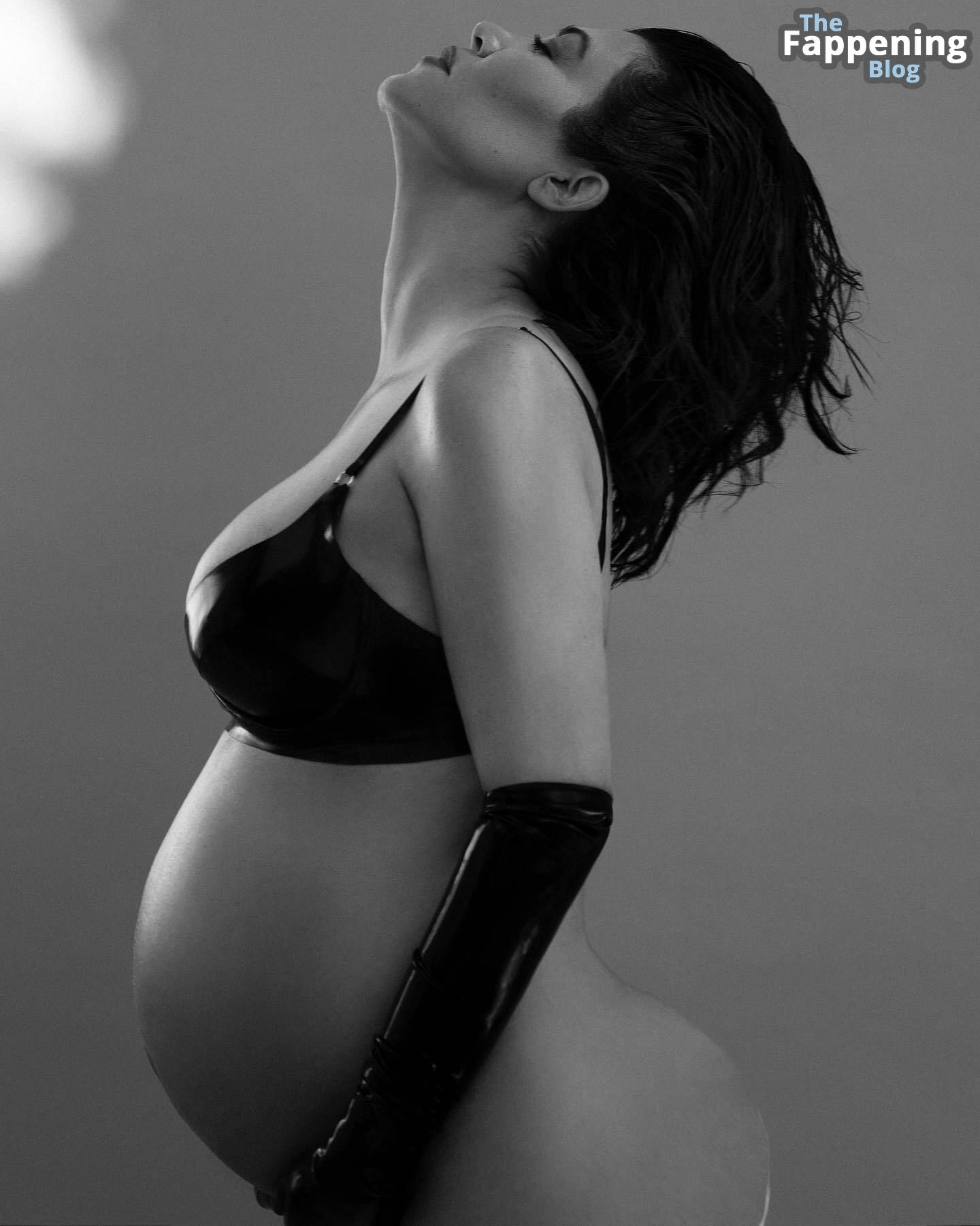 Kourtney-Kardashian-Sexy-Topless-3-The-Fappening-Blog.jpg