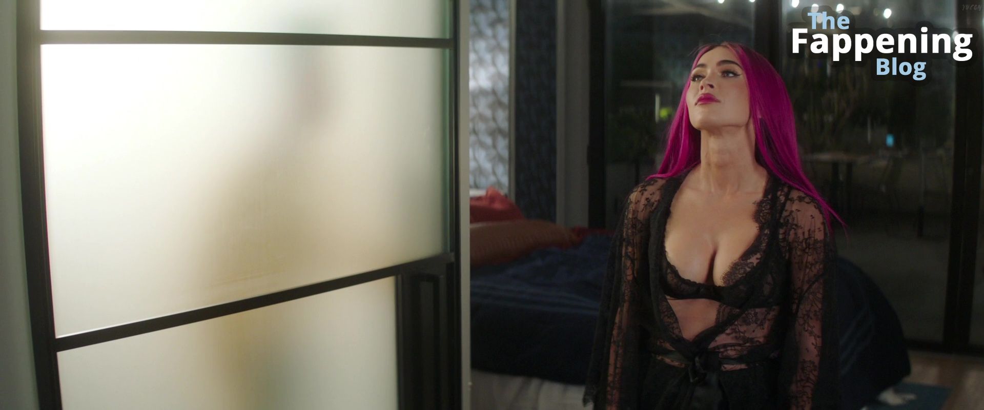 Megan Fox Sexy – Good Mourning (8 Pics + Video)