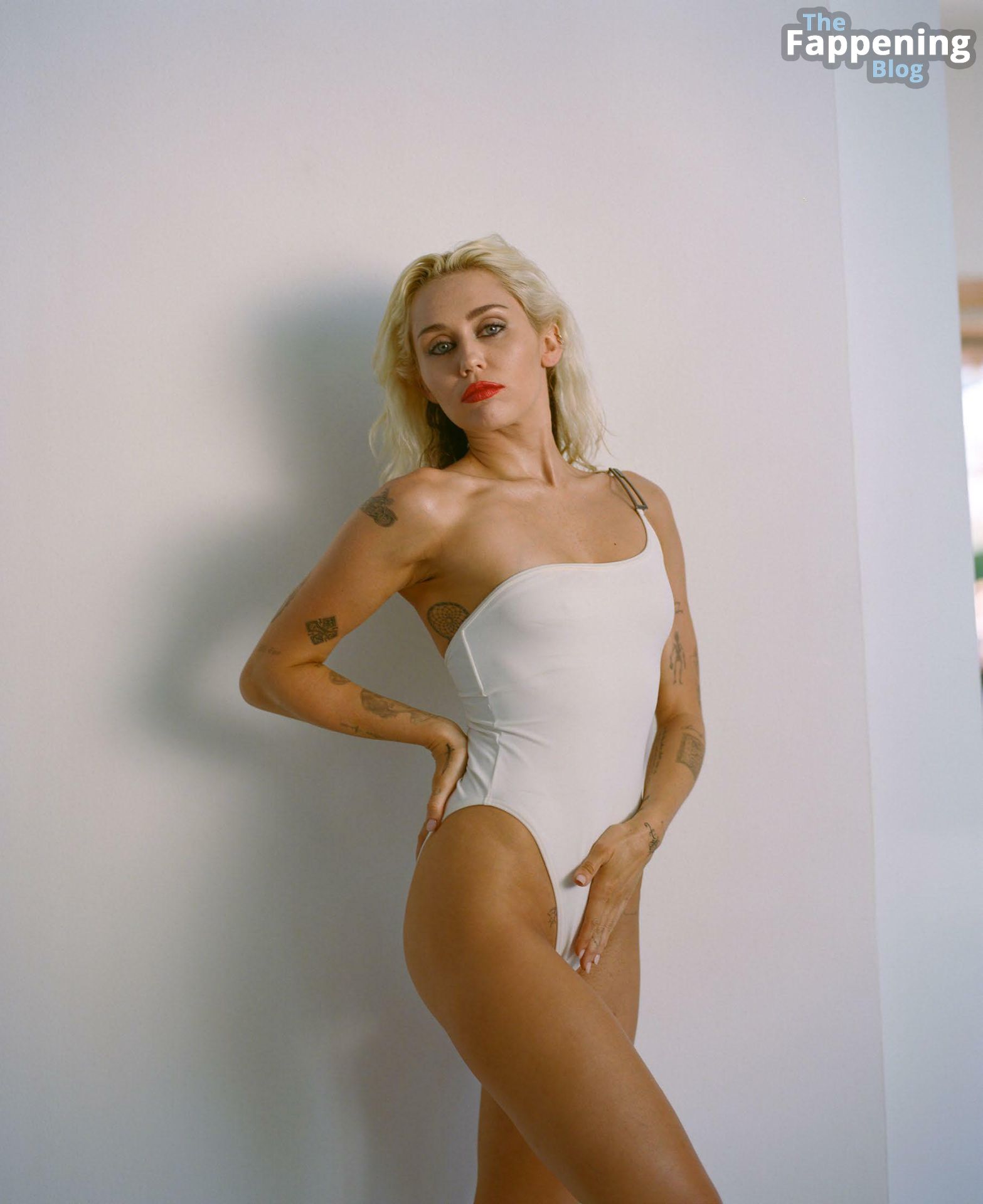 Miley-Cyrus-Nude-Sexy-94-The-Fappening-Blog.jpg