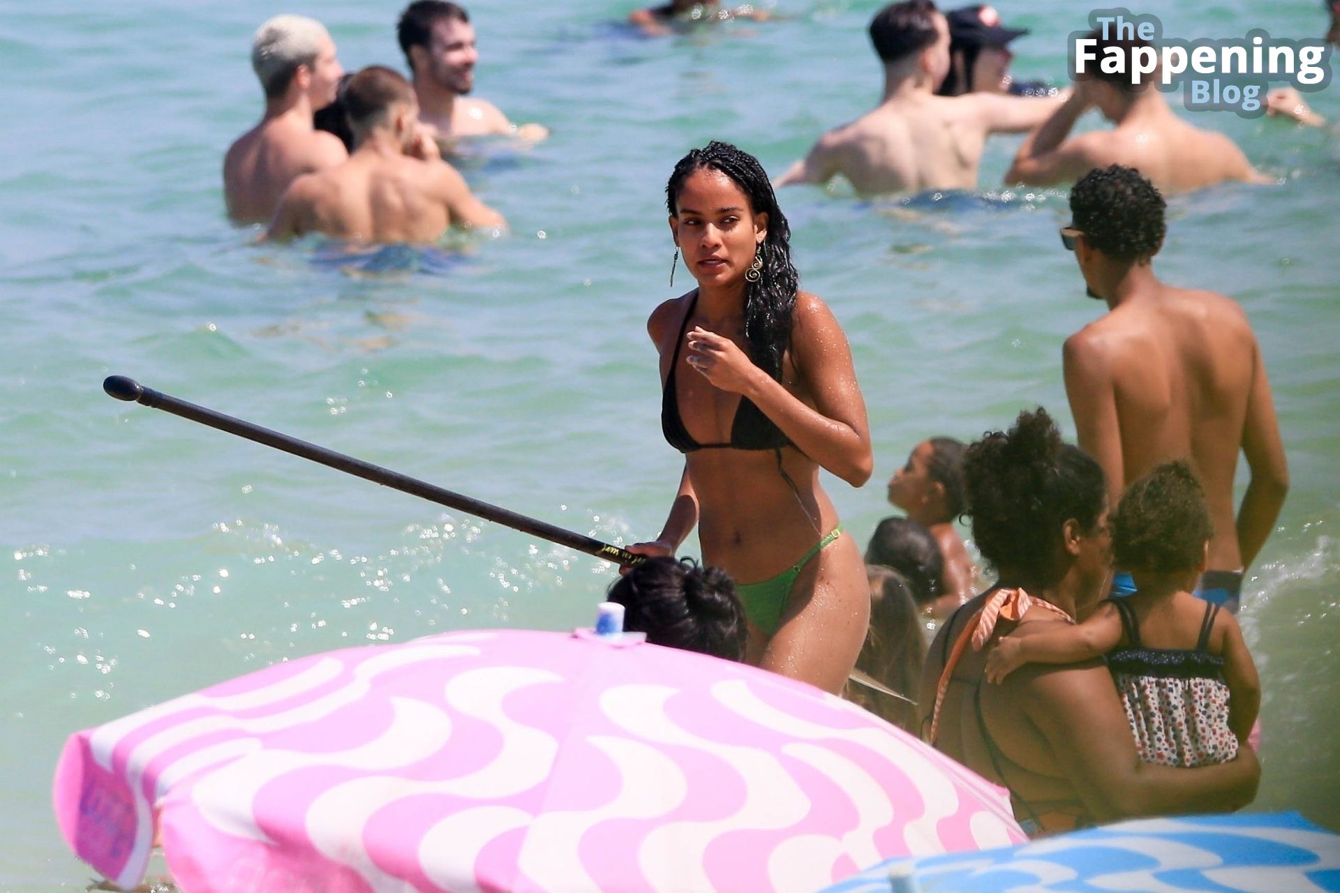 Narah Baptista &amp; Vincent Cassel Enjoy a Day of Paddle-Boarding in Sunny Rio Janeiro (61 Photos)