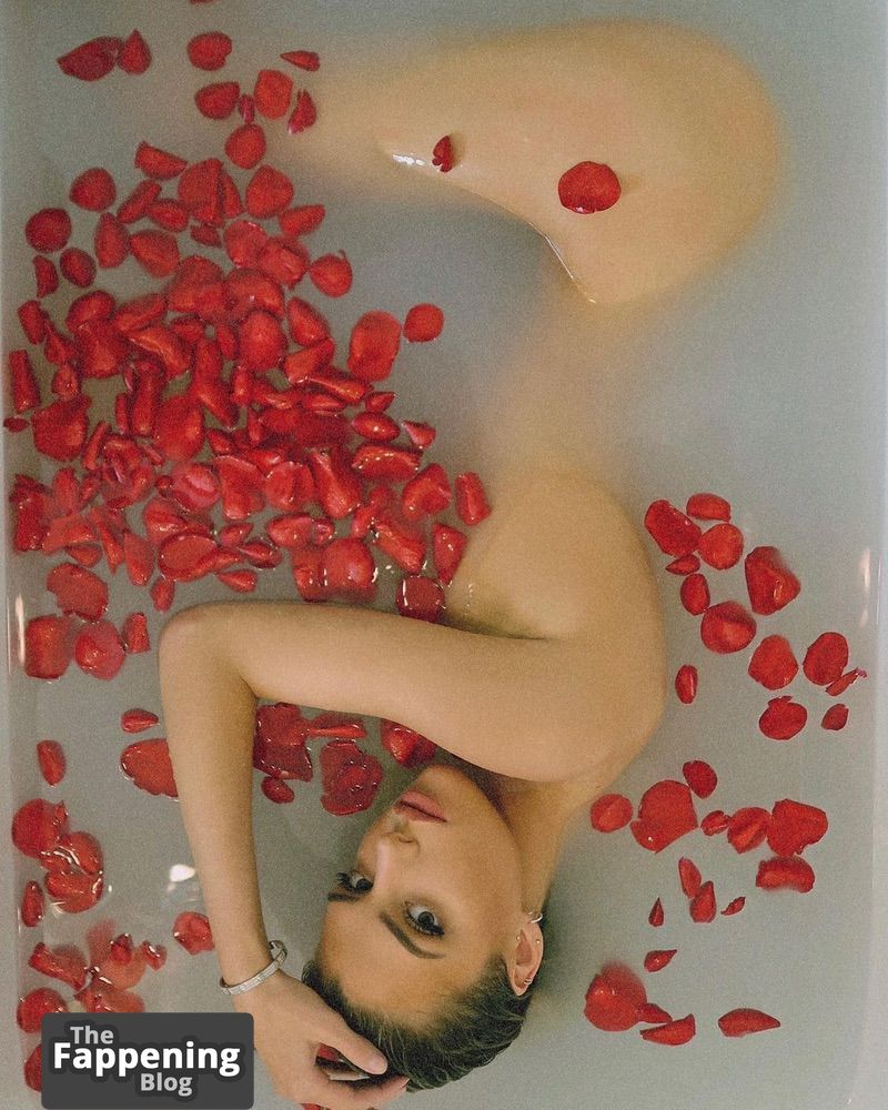 Alissa-Violet-Nude-Sexy-Collection-203-thefappeningblog.com_.jpg