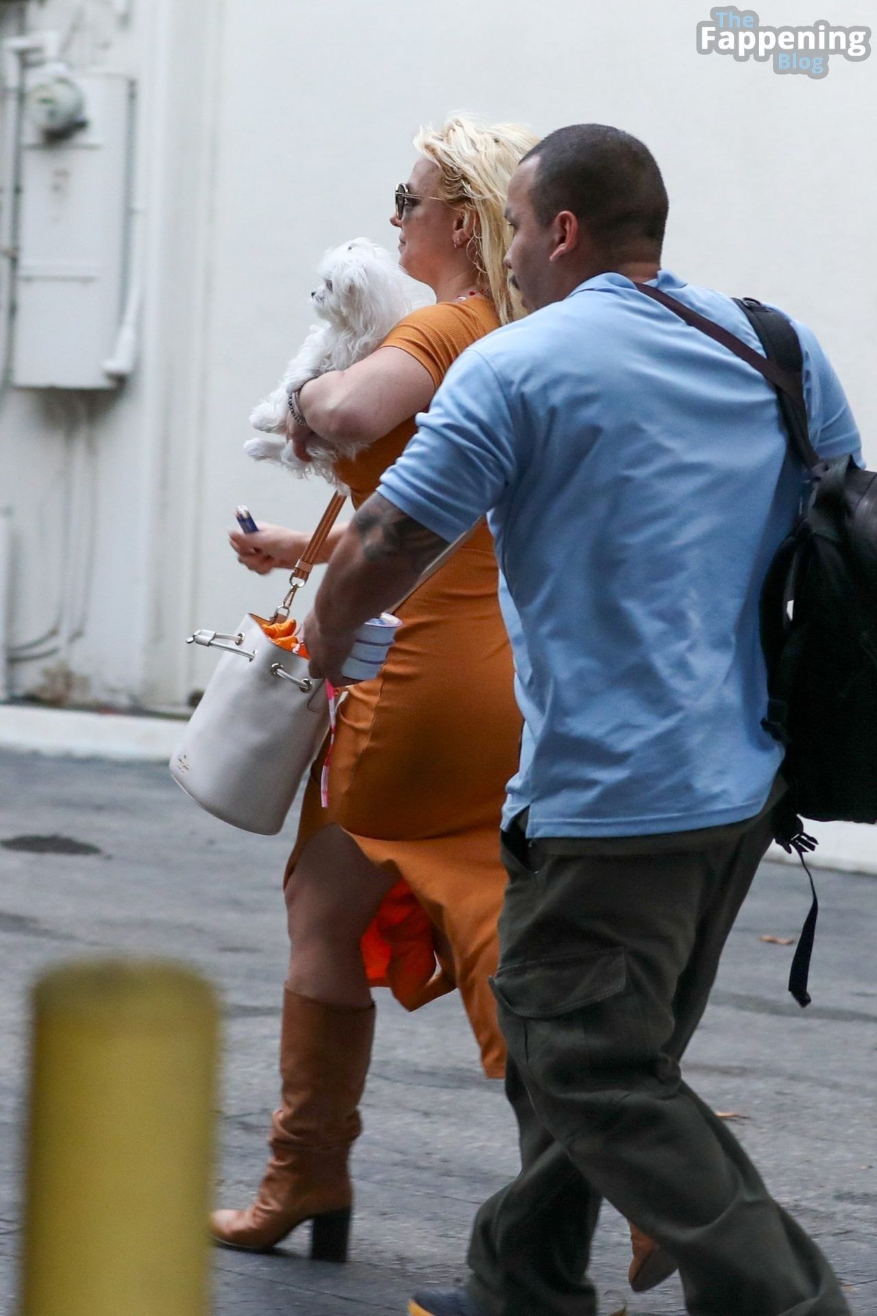 Britney-Spears-Orange-Dress-Braless-Boobs-Curvy-10-thefappeningblog.com_.jpg