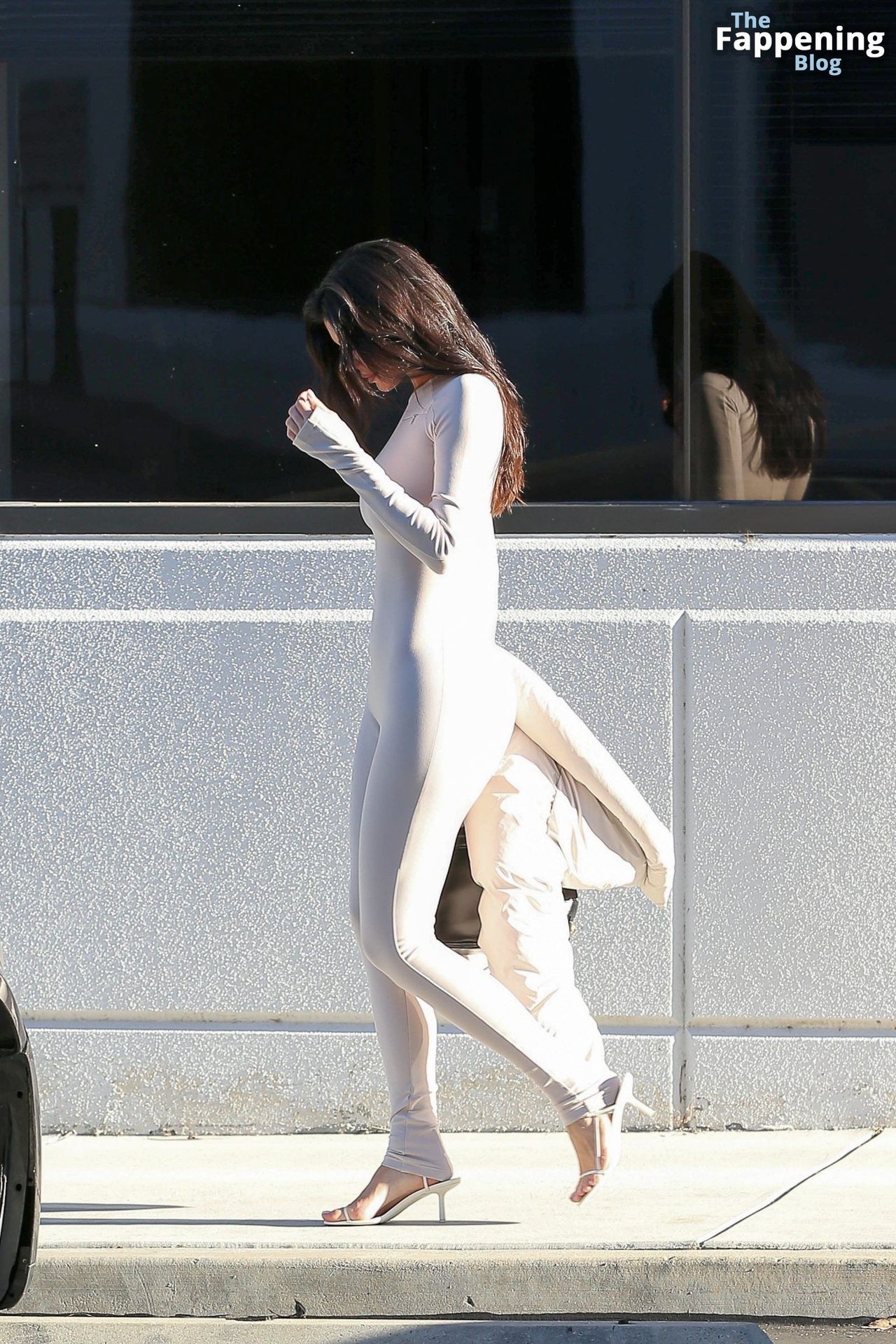 Kylie-Jenner-White-Bodysuit-Curves-Calabasas-8-thefappeningblog.com_.jpg