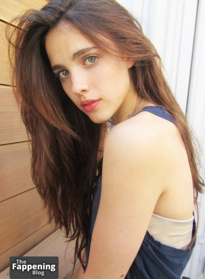 Margaret-Qualley-Nude-Sexy-Collection-406-thefappeningblog.com_.jpg