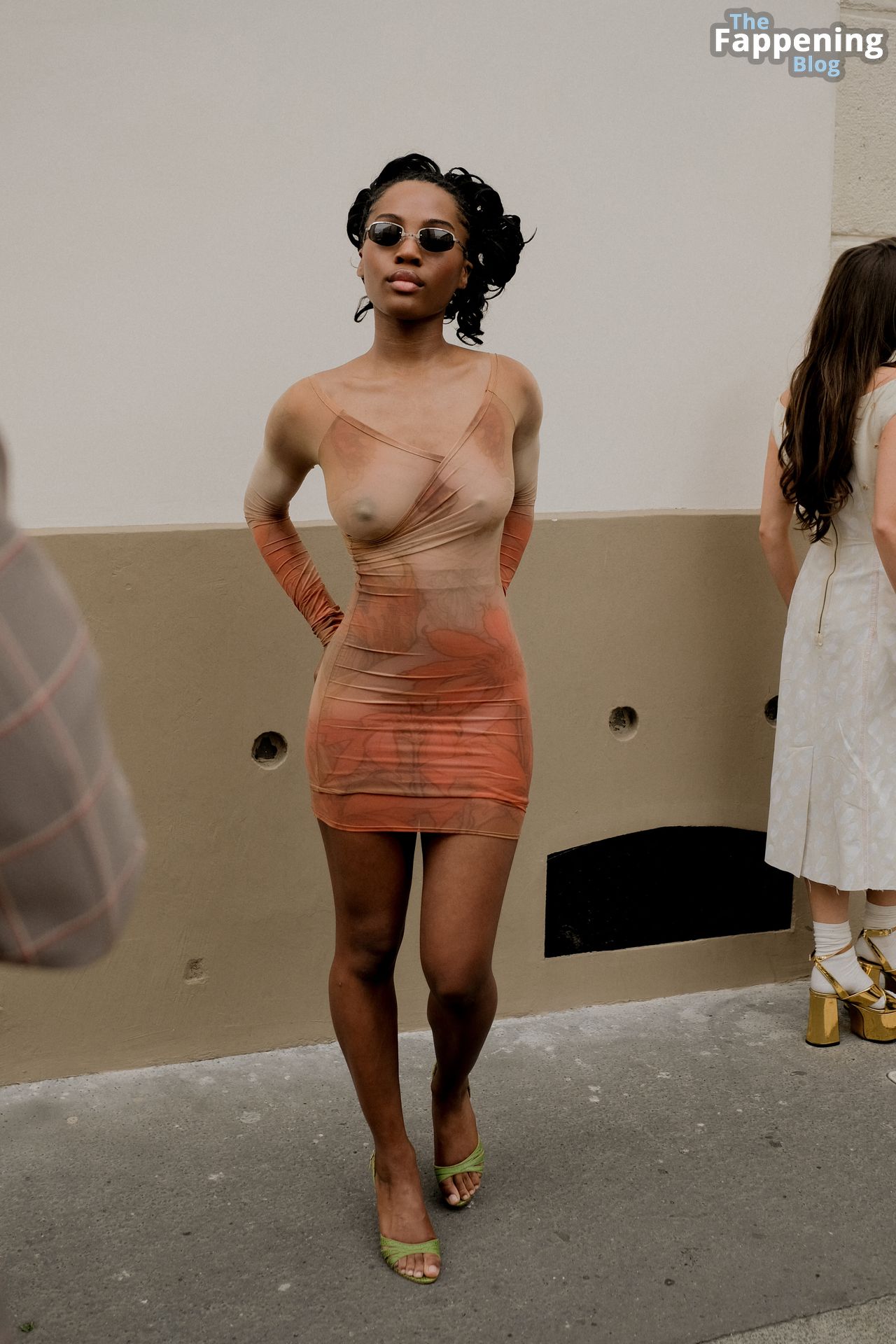 Quenlin Blackwell Shows Off Her Nude Tits at the Marni Fashion Show in Paris (3 Photos)