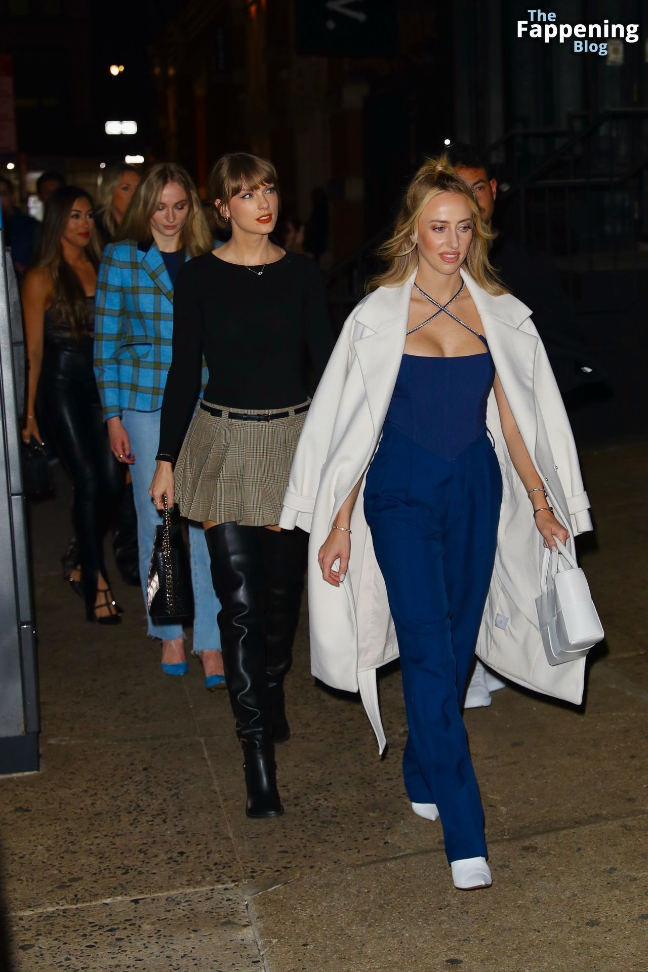 Taylor Swift, Sophie Turner, Selena Gomez, Gigi Hadid Get Dinner Together at BondSt Sushi (94 Photos)