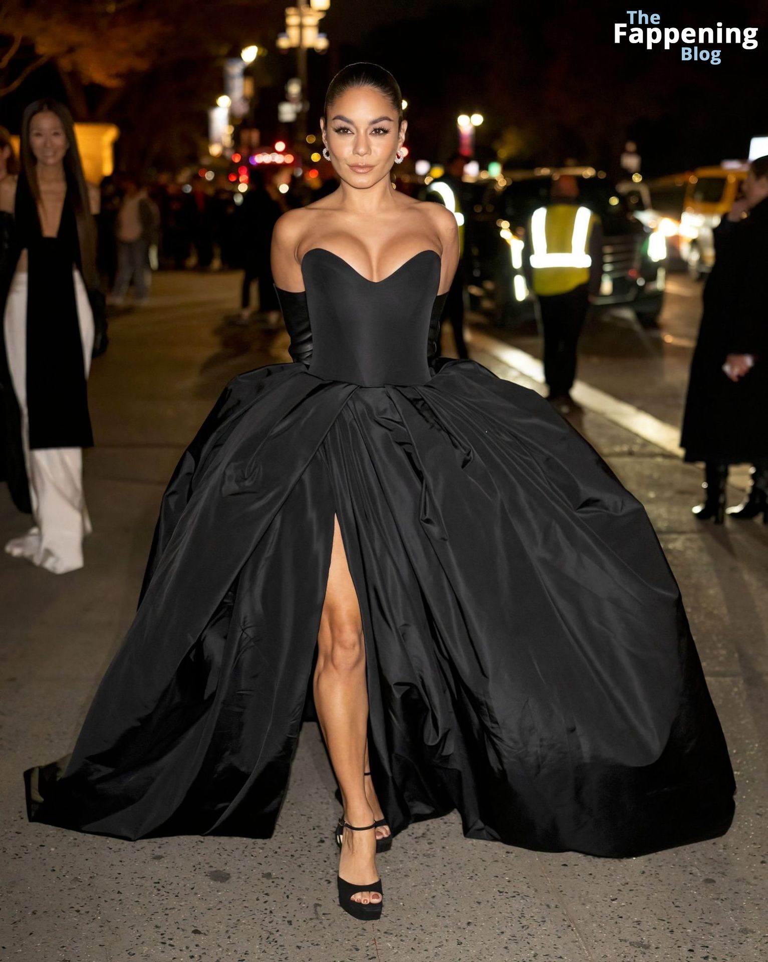 Vanessa-Hudgens-CFDA-Awards-Black-Dress-Cleavage-20-thefappeningblog.com_.jpg