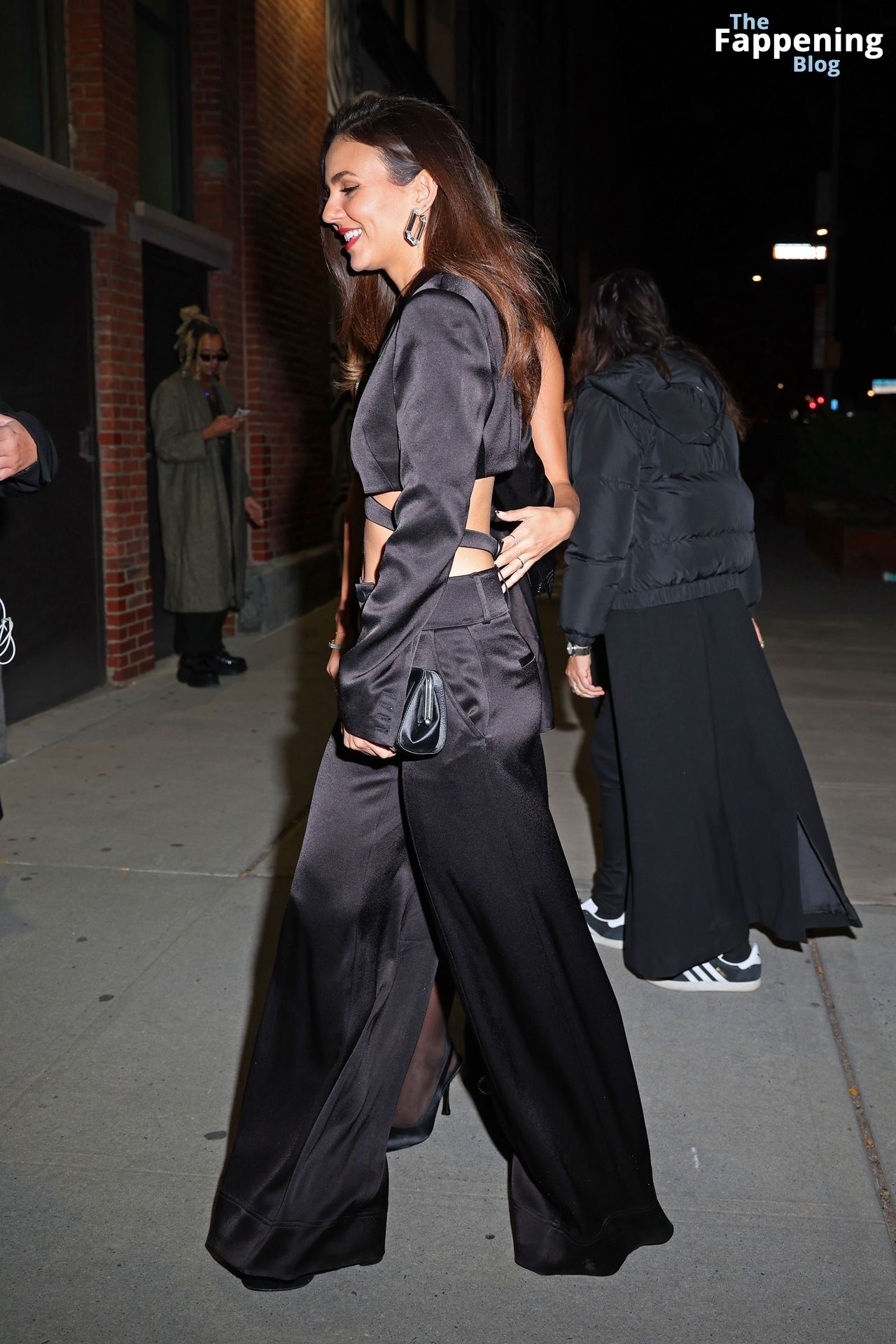 Victoria Justice Arrives at the Alice + Olivia Collaboration with Basquiat in NYC (38 Photos)