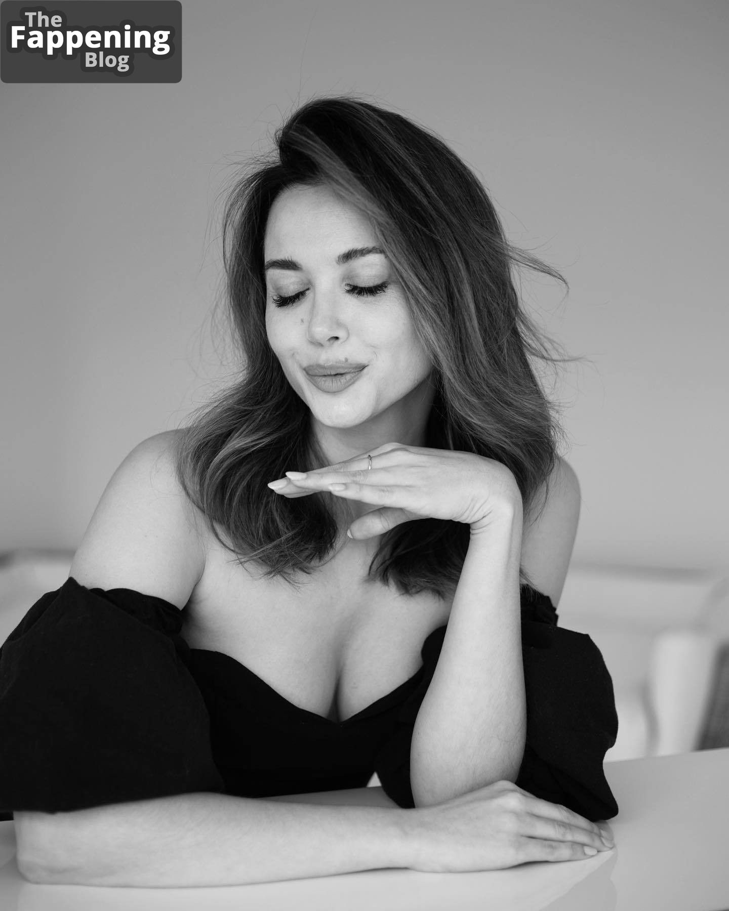 Mandy Capristo Sexy (6 Photos)