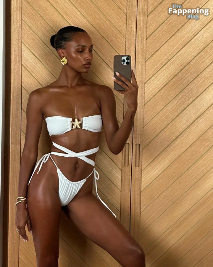 Jasmine Tookes Flaunts Her Sexy Bikini Body (6 Photos)