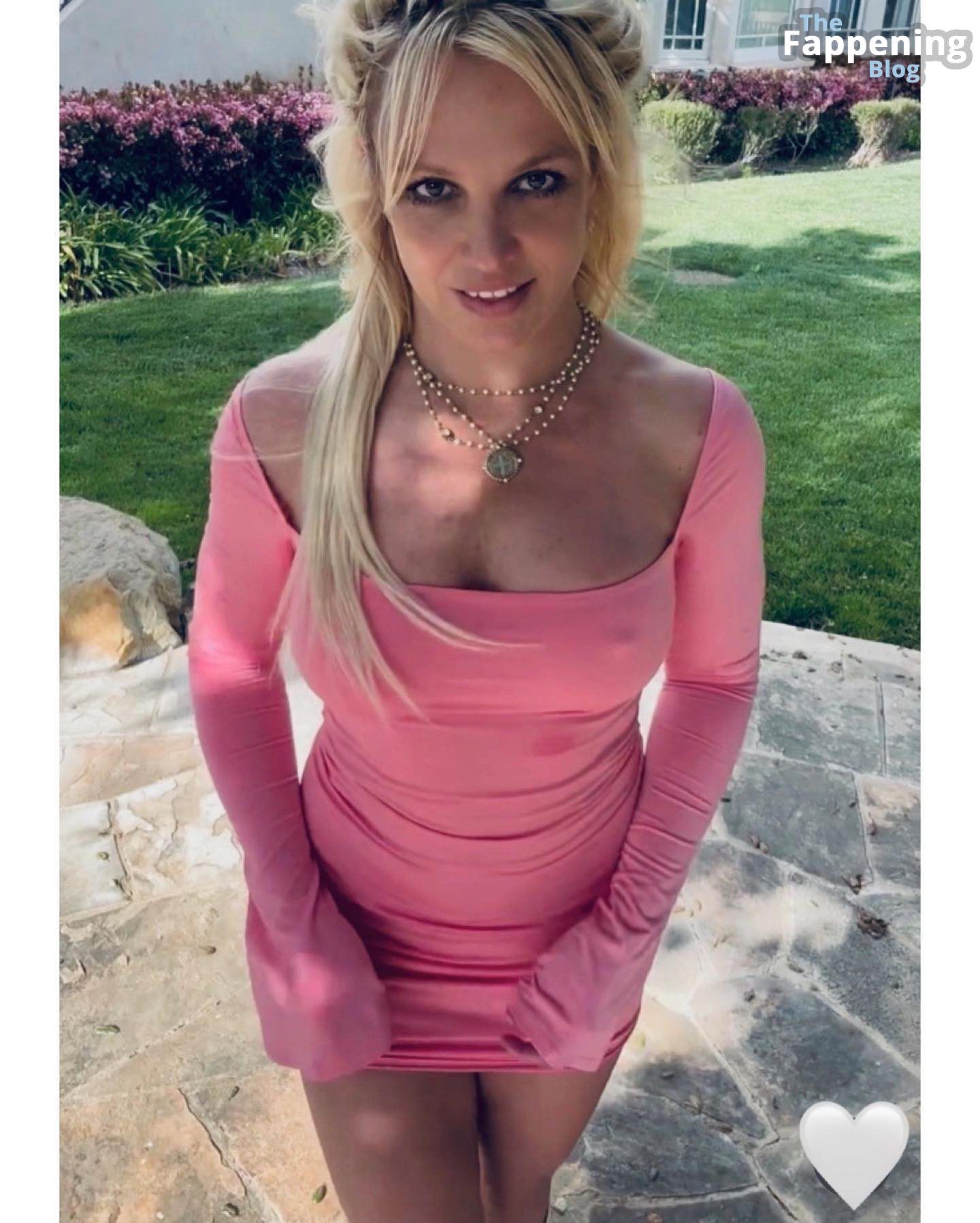 Britney-Spears-Sexy-Pink-Dress-Braless-Pokies-thefappeningblog.com_.jpg