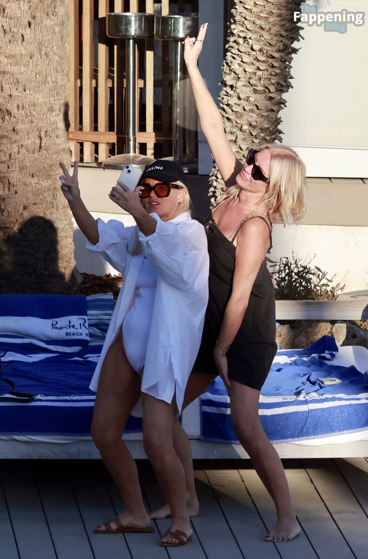 Denise van Outen Looks in a Great Mood While Chilling with Friends on Holiday in Spain (140 Photos)