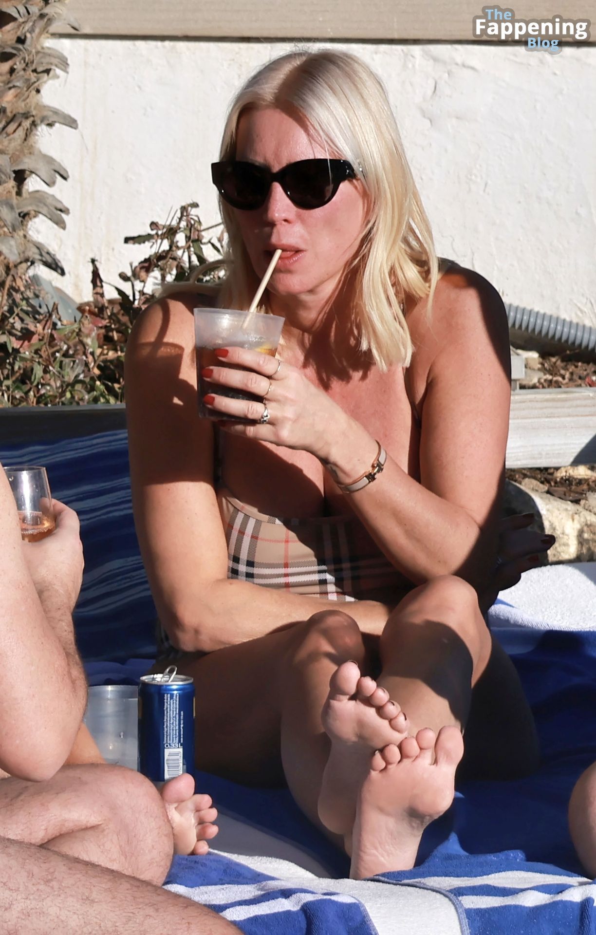 Denise van Outen Looks in a Great Mood While Chilling with Friends on Holiday in Spain (140 Photos)