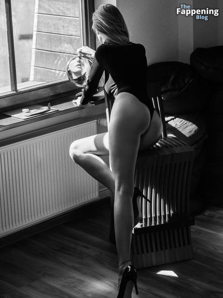 Ewelina Olczak Nude &amp; Sexy (17 Photos)