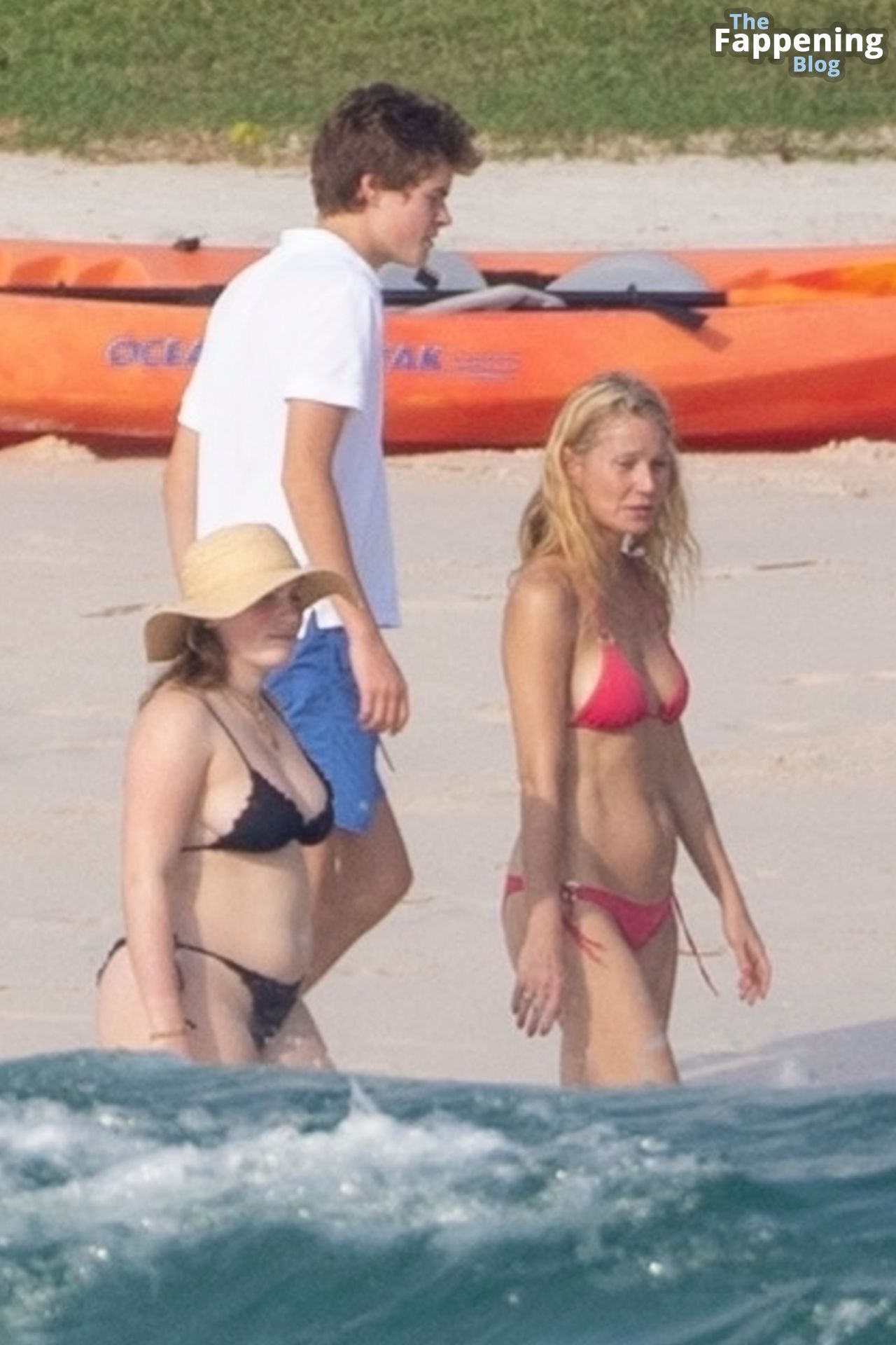Gwyneth Paltrow Looks Hot in a Red Bikini in Mexico (20 Photos)