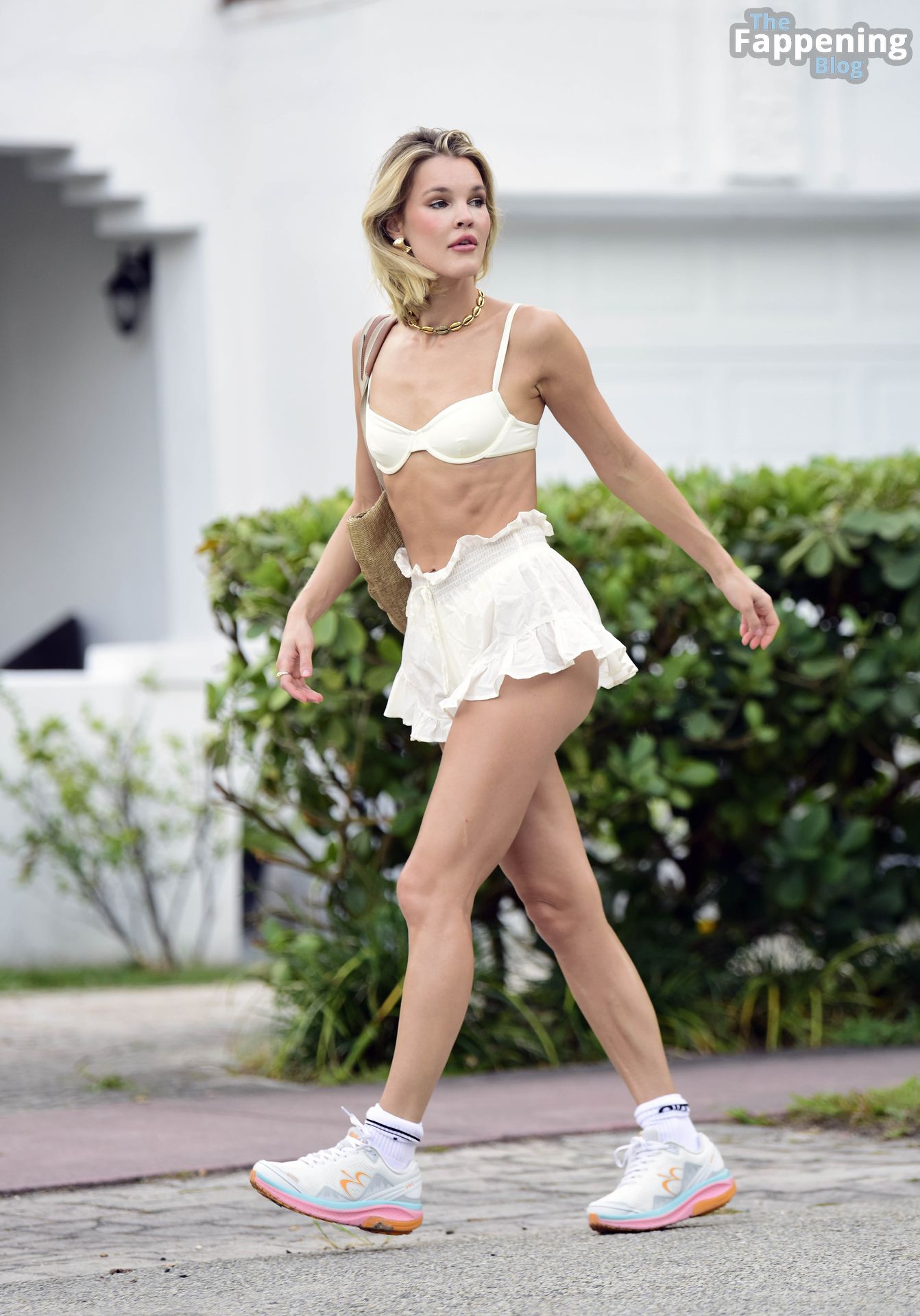 Joy Corrigan is Spotted Heading to the Beach in Miami (52 Photos)