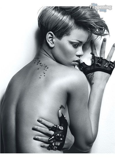Rihanna Nude &amp; Sexy Collection – Part 11 (64 Photos)