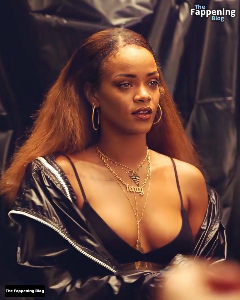 Rihanna-Sexy-Cleavage-thefappeningblog.com_.jpg