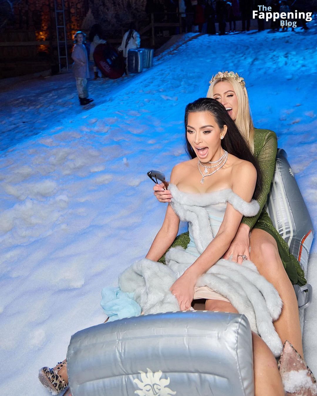 Paris Hilton &amp; Kim Kardashian Pose Together at the Event (6 Photos)