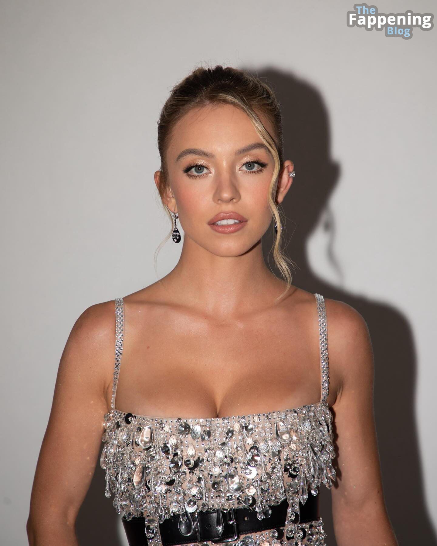 Sydney Sweeney Shows Off Nice Cleavage (154 New Photos)