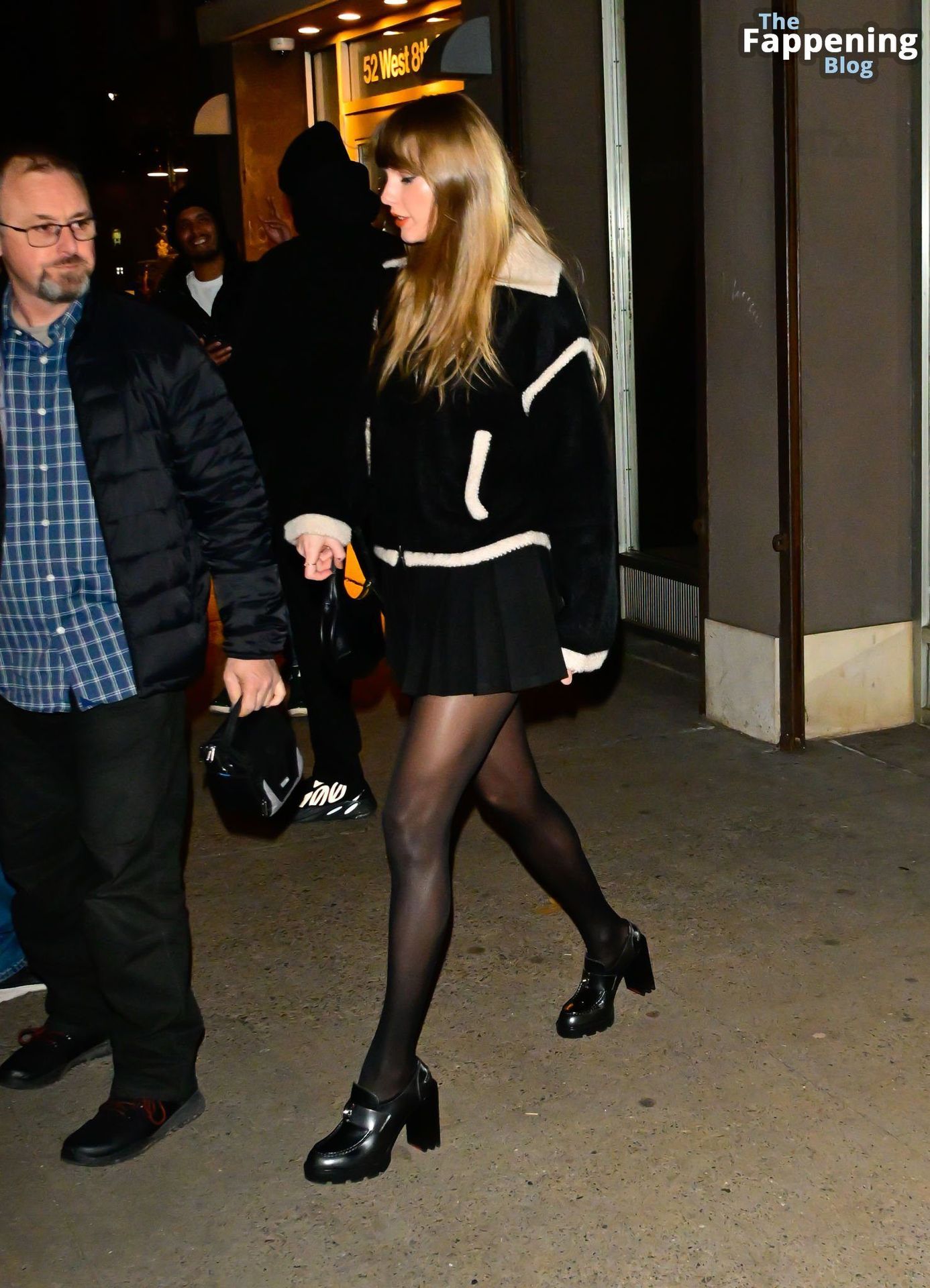 Taylor Swift Displays Her Sexy Legs in Black Stockings (24 Photos)