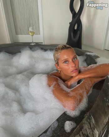 Valentina Zenere / valentinazenere Nude Leaks Photo 57