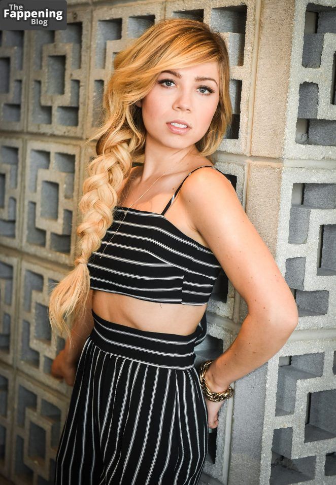 Jennette McCurdy Nude &amp; Sexy Collection (6 Photos)