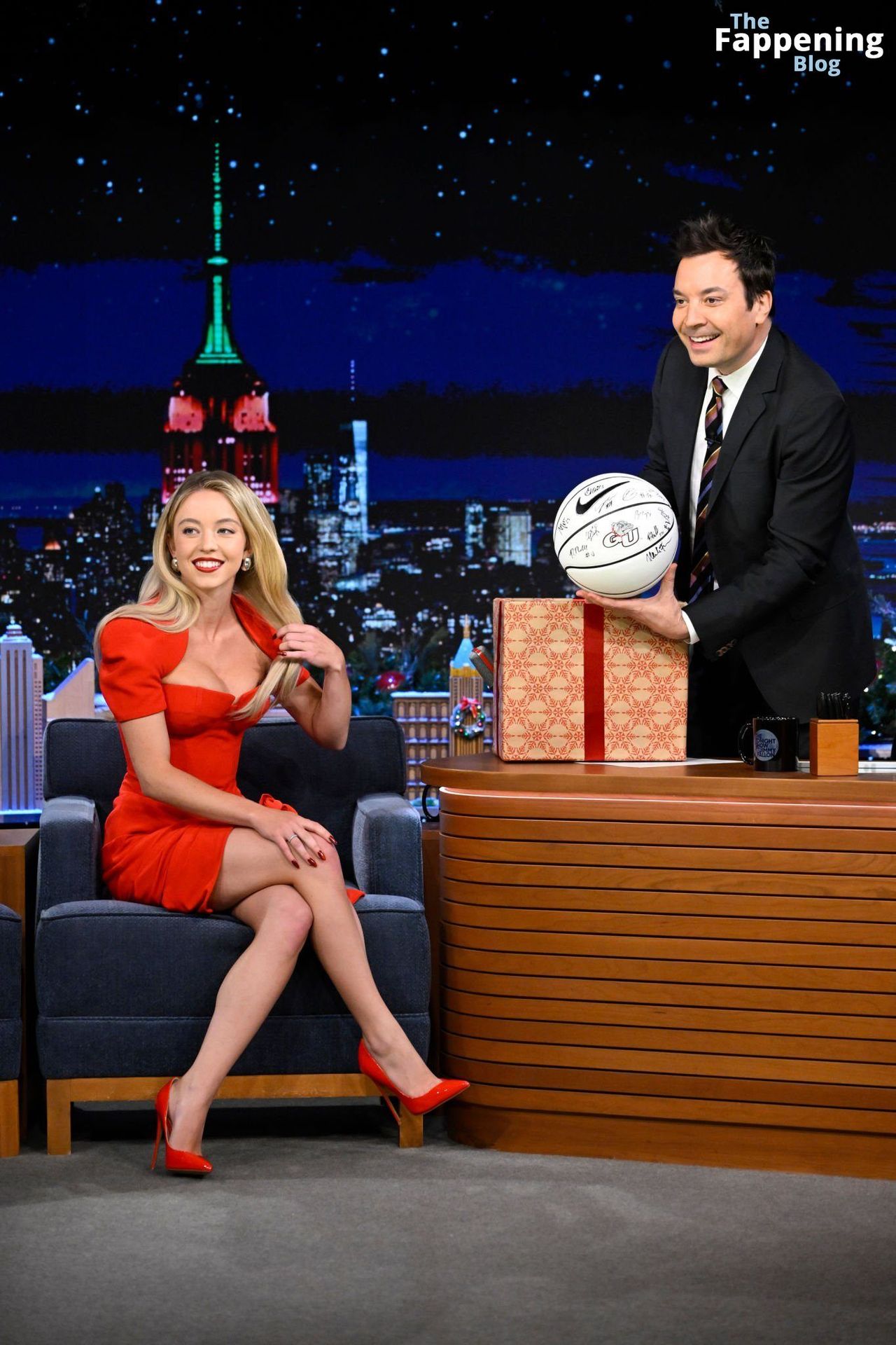 Sydney Sweeney Looks Stunning in a Red Dress on Tonight’s Show (91 Photos)