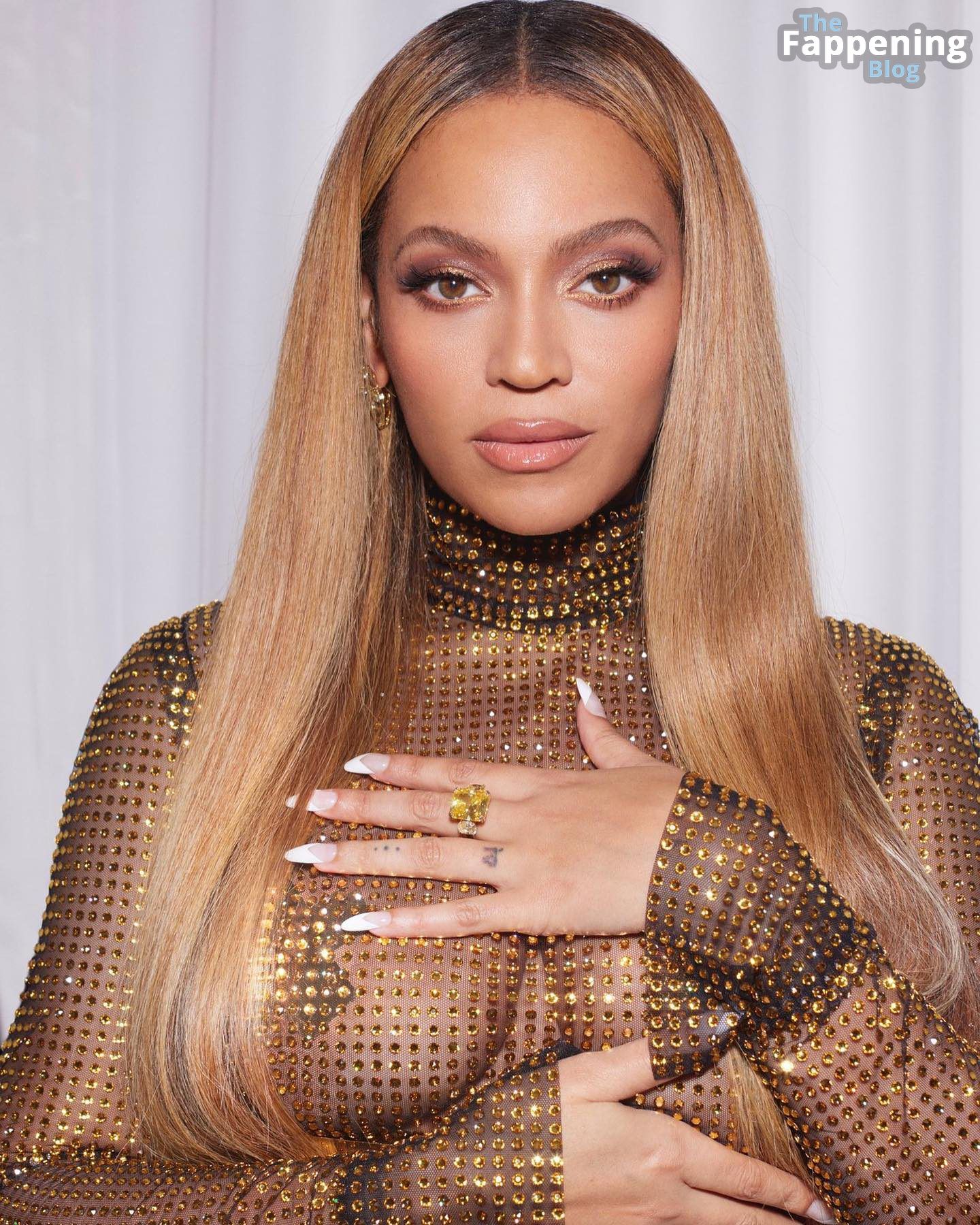Braless-Beyonce-See-Through-Glamour-5-1-thefappeningblog.com_.jpg