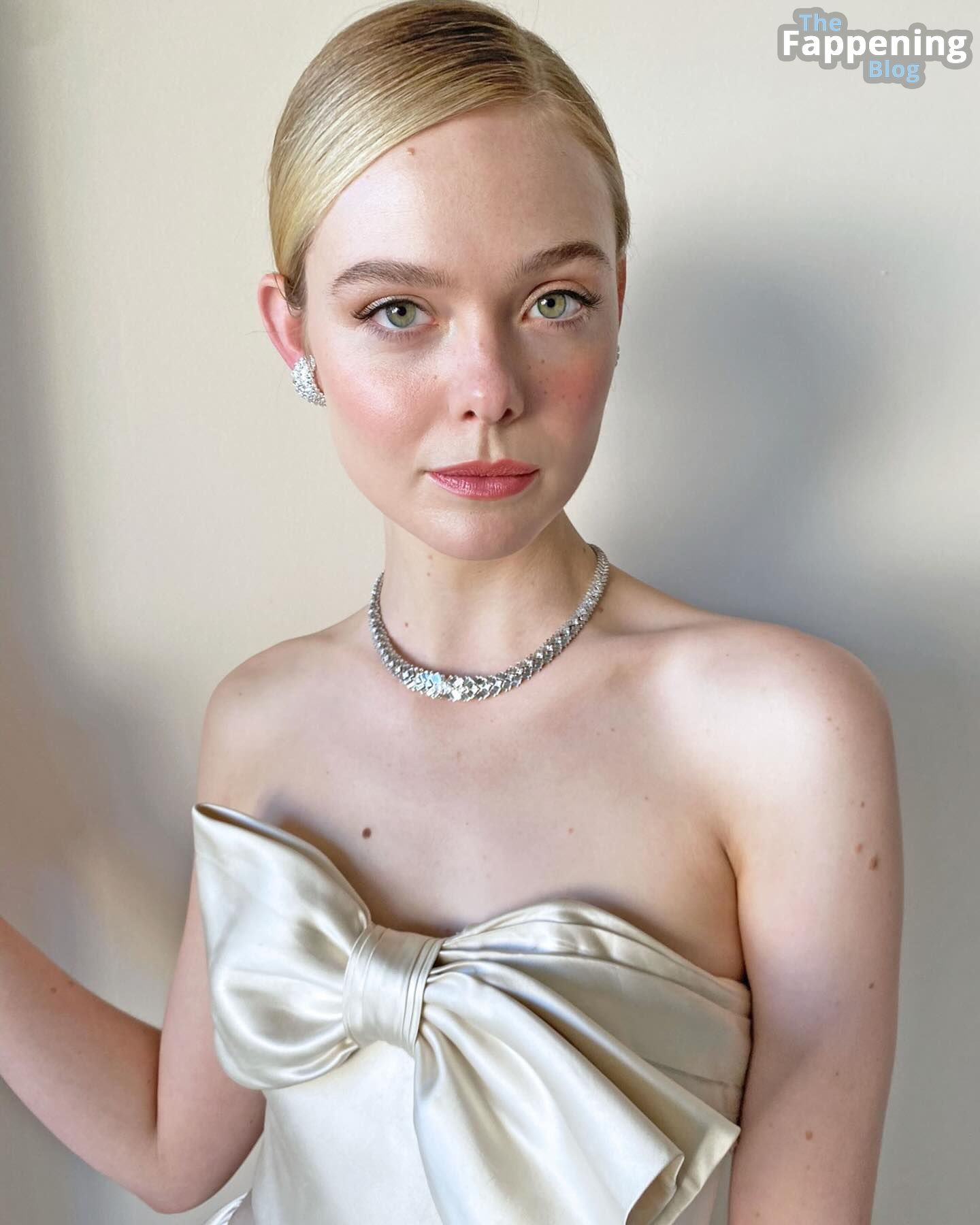 Elle Fanning Looks Pretty at the Golden Globe Awards (143 Photos)
