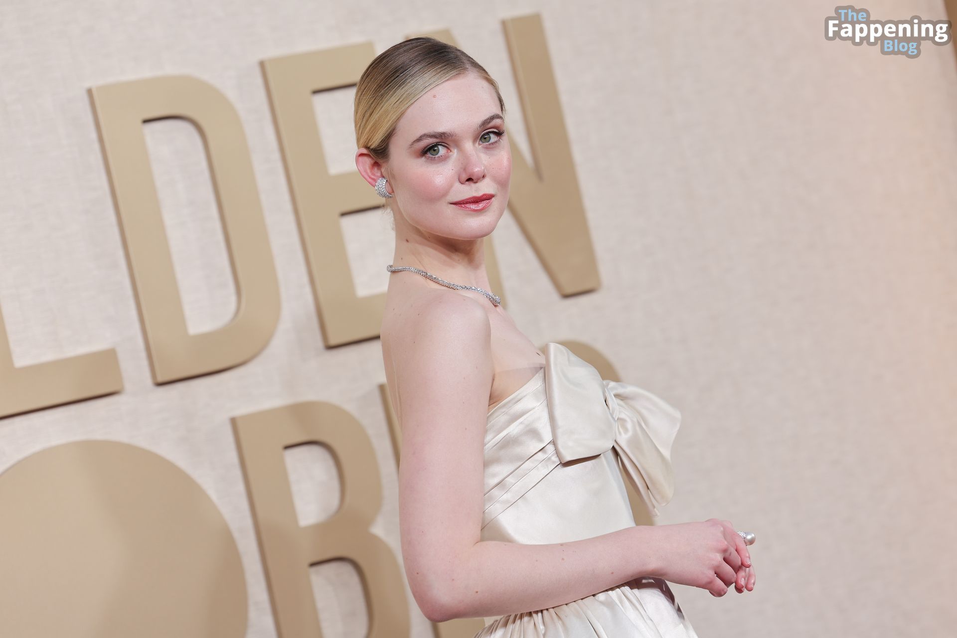 Elle Fanning Looks Pretty at the Golden Globe Awards (143 Photos)