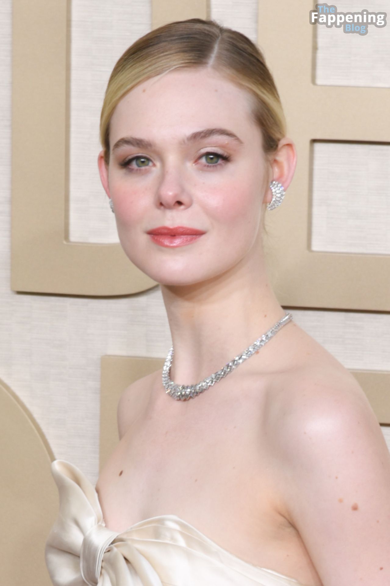 Elle-Fanning-Sexy-6-The-Fappening-Blog.jpg