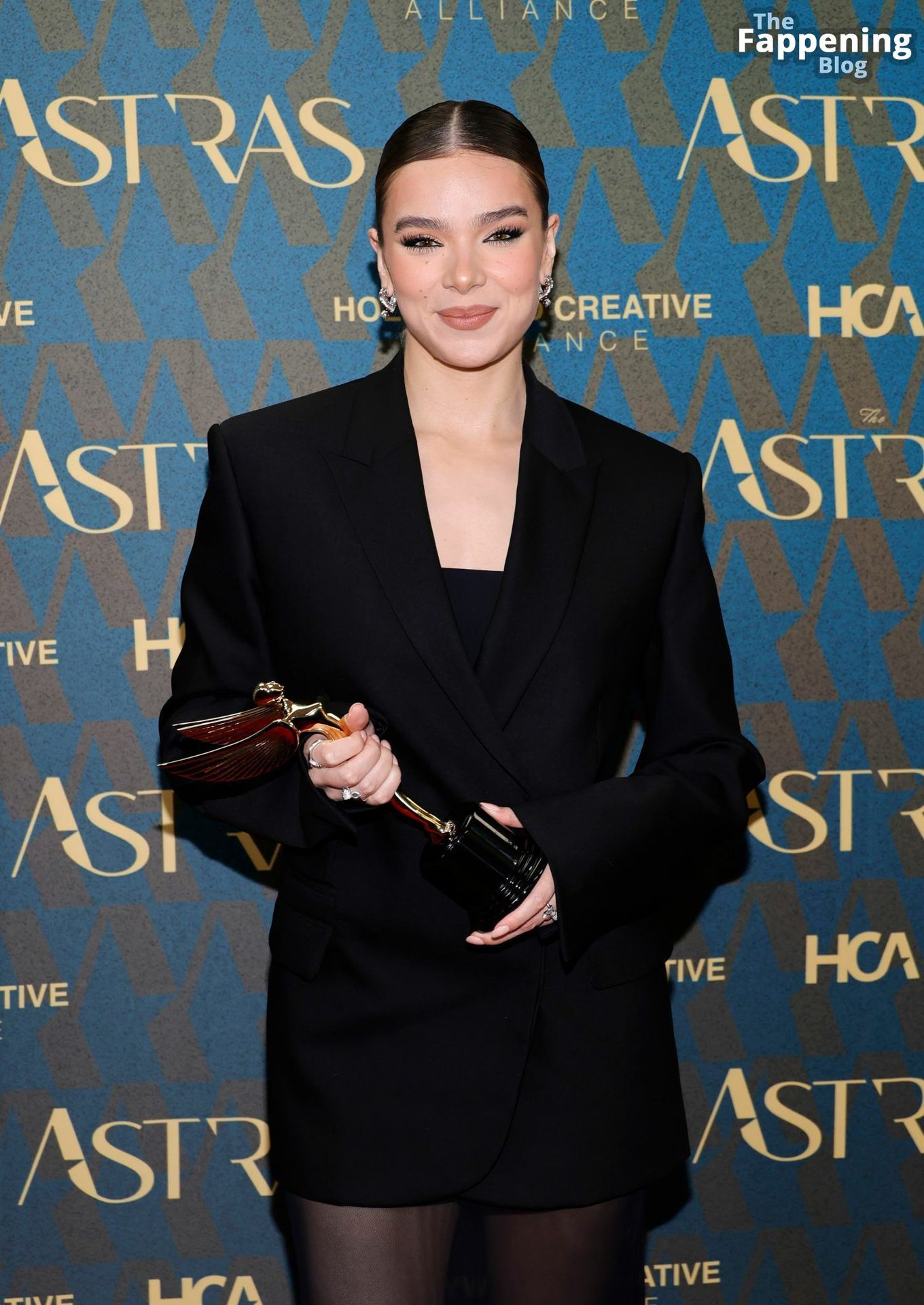 Hailee-Steinfeld-Black-Outfit-Astra-Film-Awards-13-thefappeningblog.com_.jpg