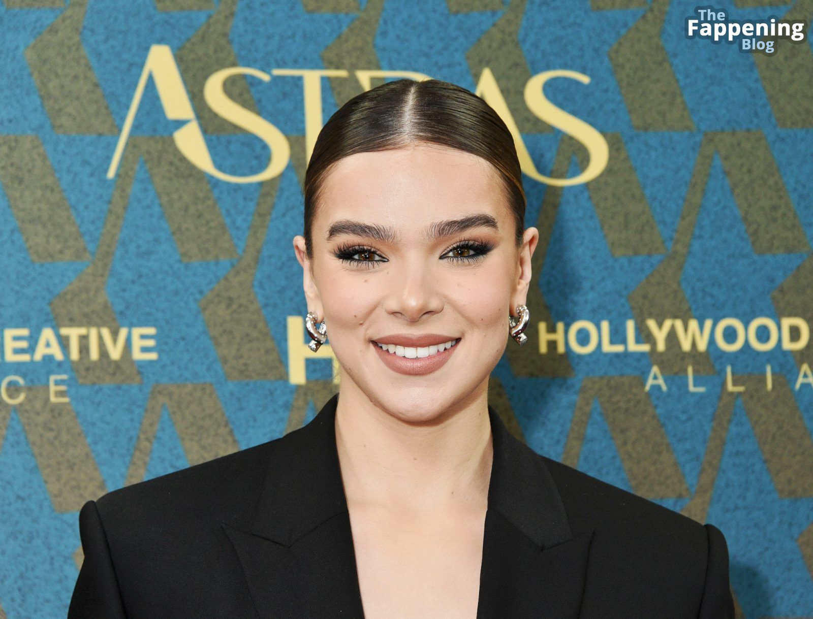 Hailee-Steinfeld-Black-Outfit-Astra-Film-Awards-24-thefappeningblog.com_.jpg