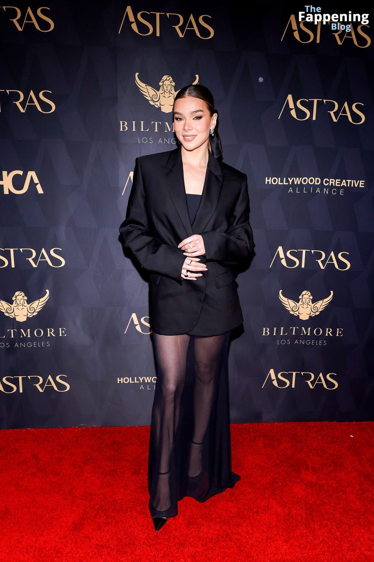 Hailee-Steinfeld-Black-Outfit-Astra-Film-Awards-8-thefappeningblog.com_.jpg