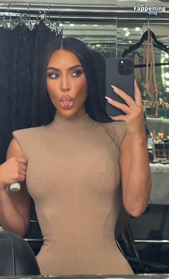 Kim-Kardashian-Sexy-and-Pokies-thefappeningblog.com_.jpg