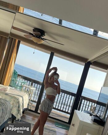 Lauren Cowling / laurencowling Nude Leaks Photo 1