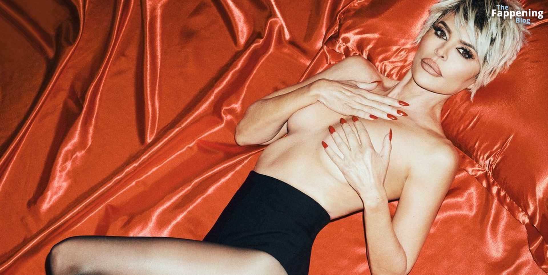 Lisa Rinna Nude &amp; Sexy – Cosmopolitan Magazine (18 Photos)