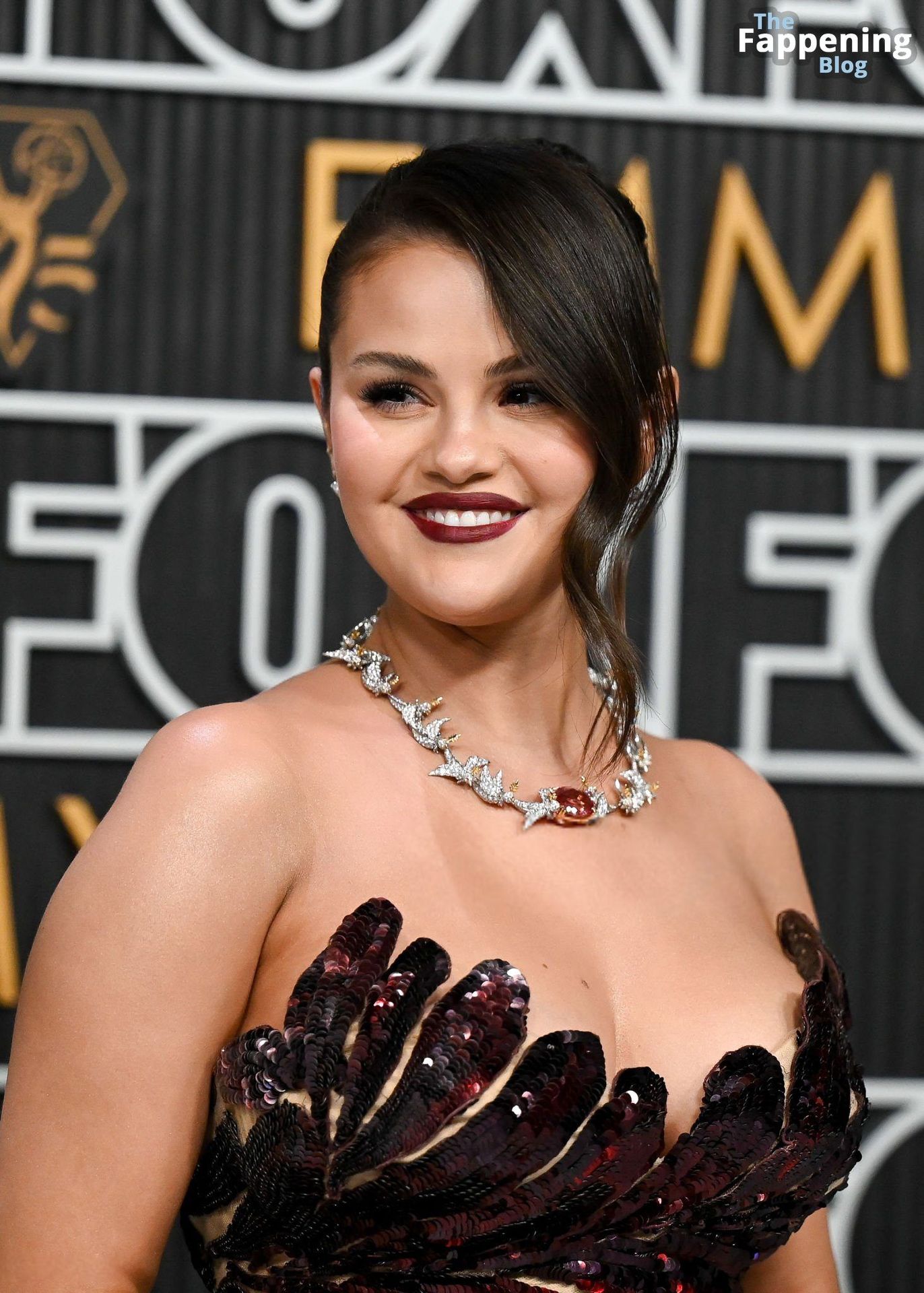Selena-Gomez-Cleavage-Emmy-Awards-24-thefappeningblog.com_.jpg