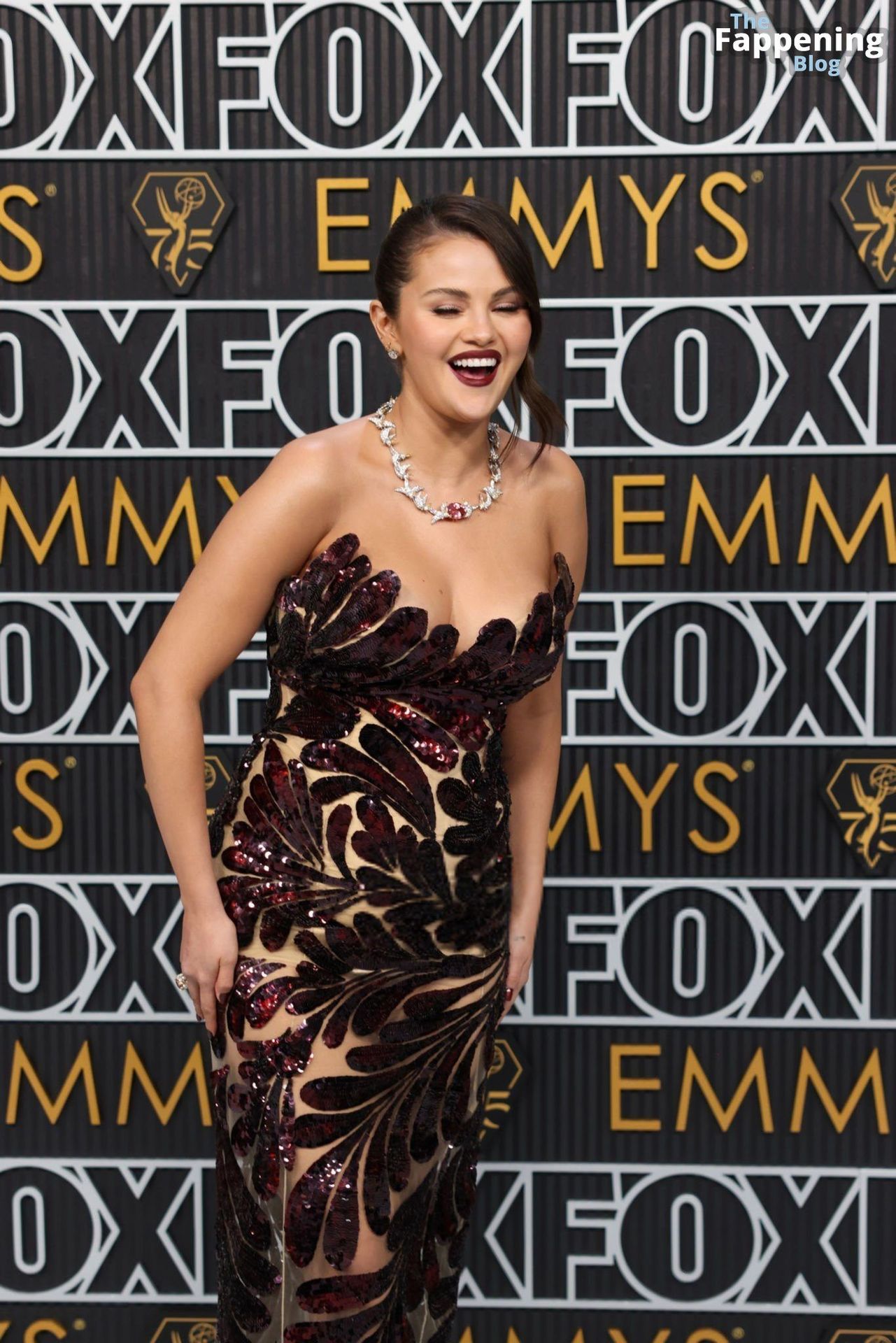 Selena-Gomez-Cleavage-Emmy-Awards-37-thefappeningblog.com_.jpg