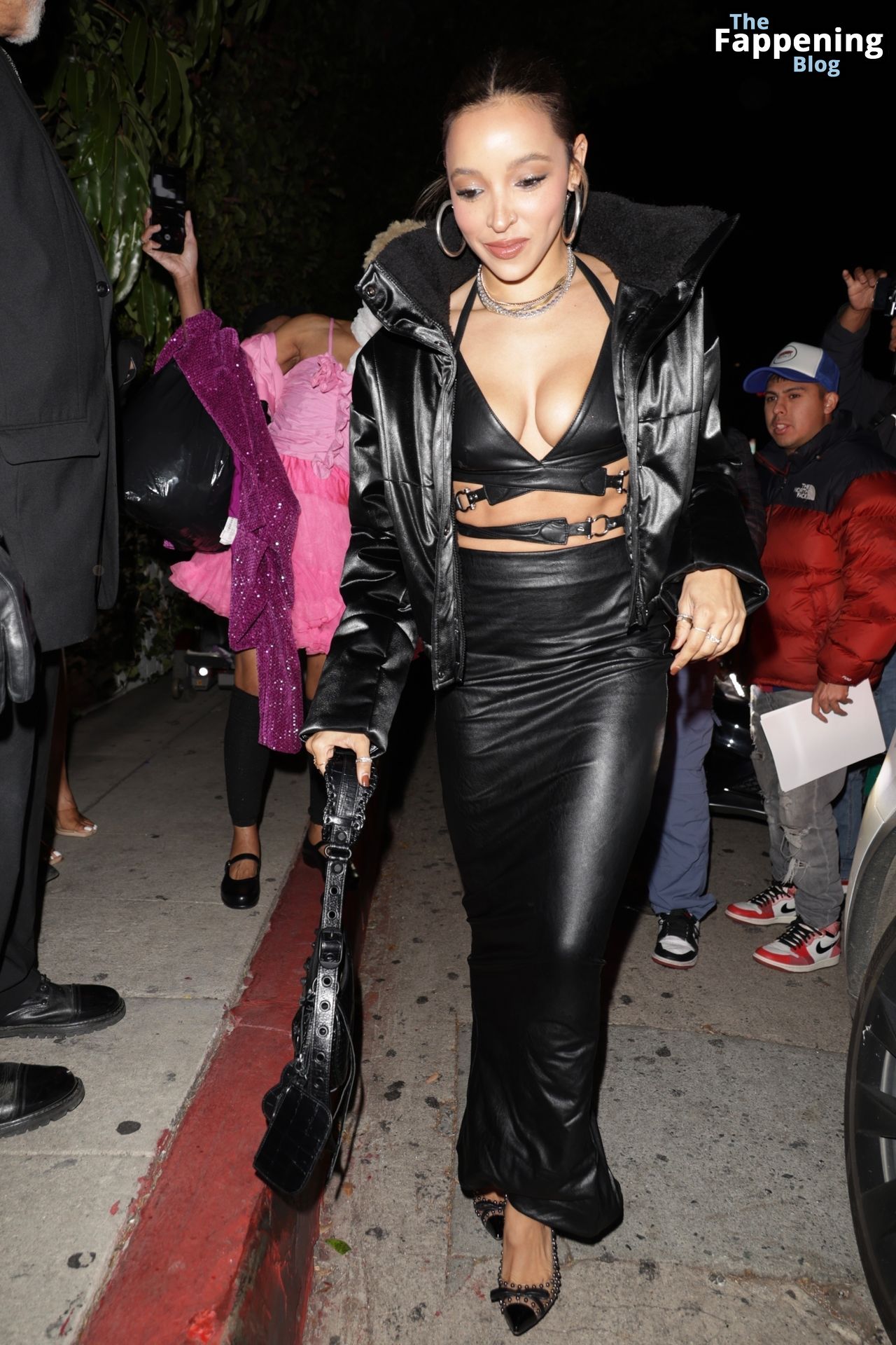 Tinashe Stuns in Black at a Golden Globe Party in LA (11 Photos)