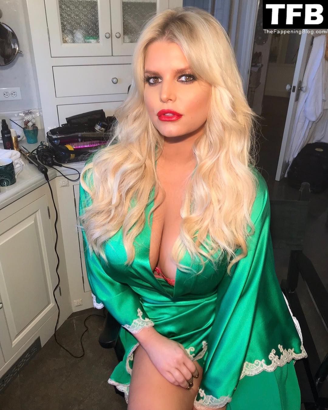 Jessica Simpson Nude &amp; Sexy Collection – Part 3 (150 Photos)