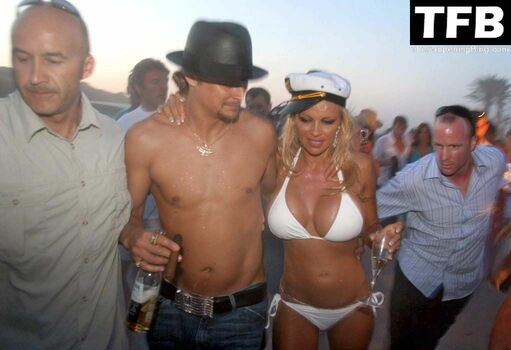 Pamela Anderson / pamelaanderson Nude Leaks Photo 2611