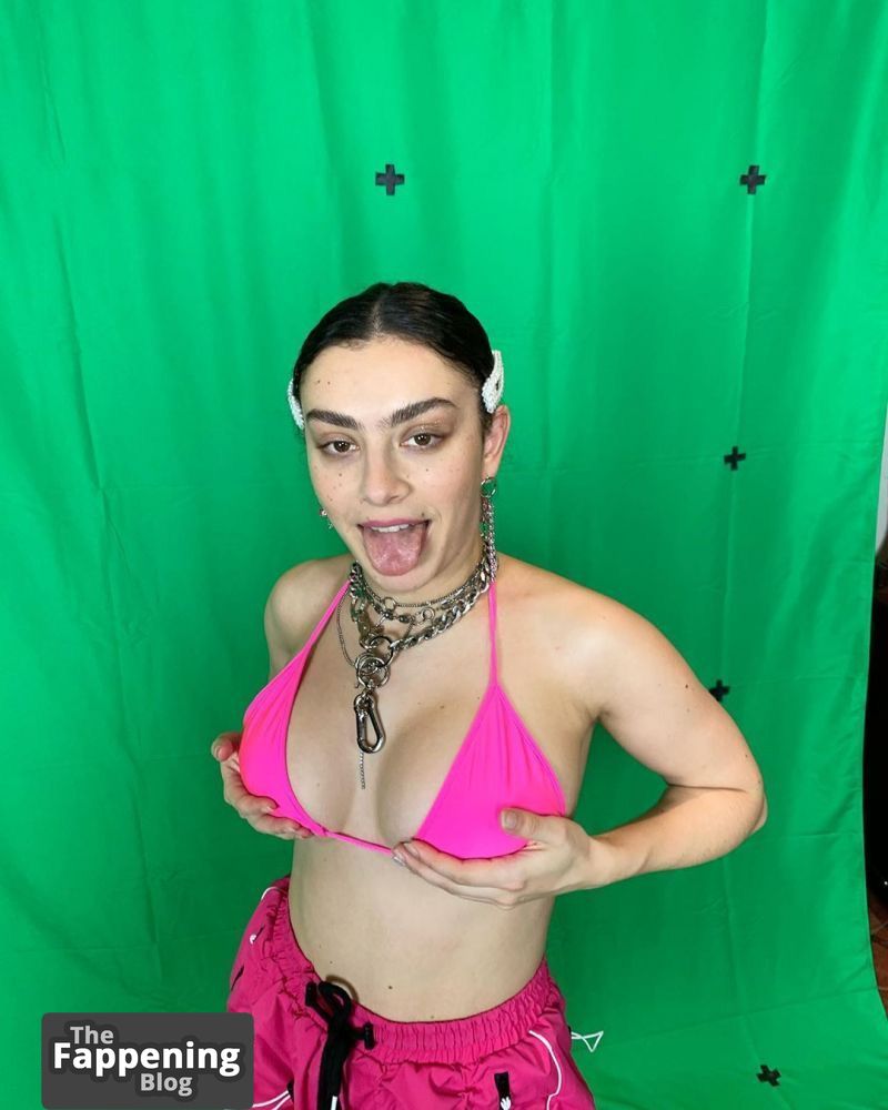 Charli-XCX-Nude-Sexy-26-The-Fappening-Blog.jpg
