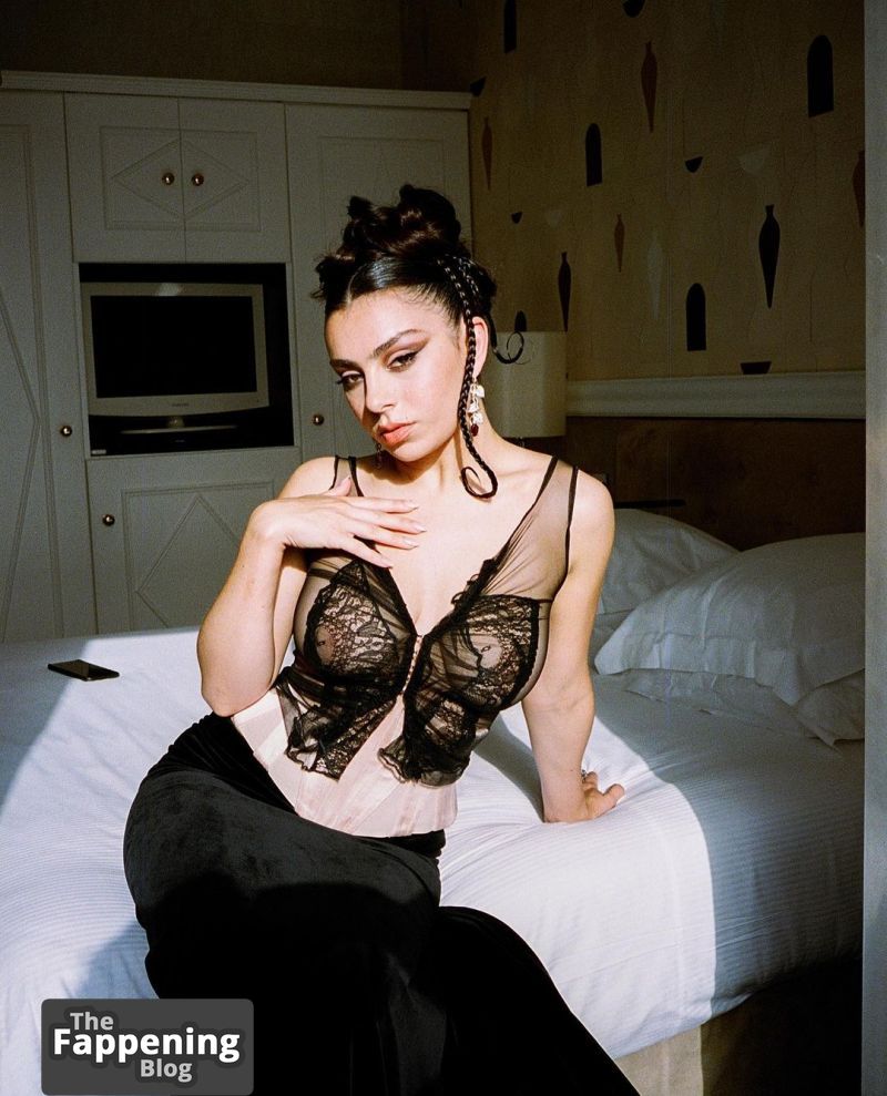Charli-XCX-Nude-Sexy-62-The-Fappening-Blog.jpg