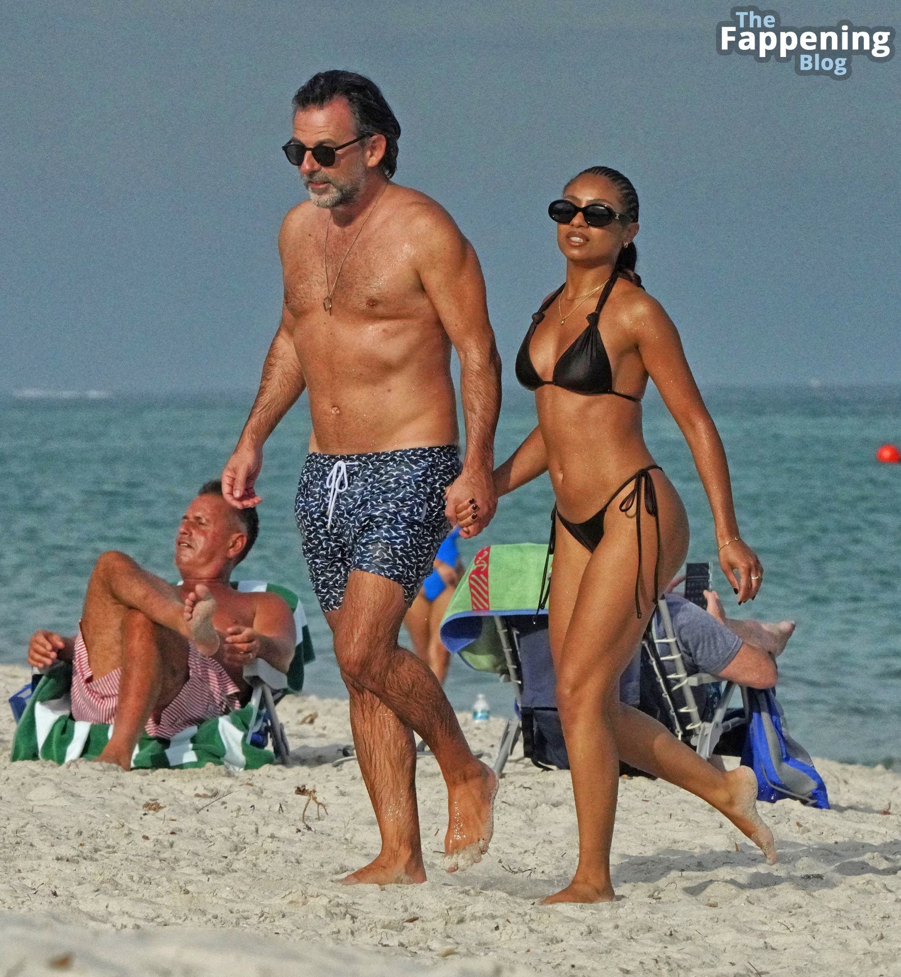 Jacky Krapf &amp; Niclas Castello Enjoy a Day at the Beach in Miami (32 Photos)