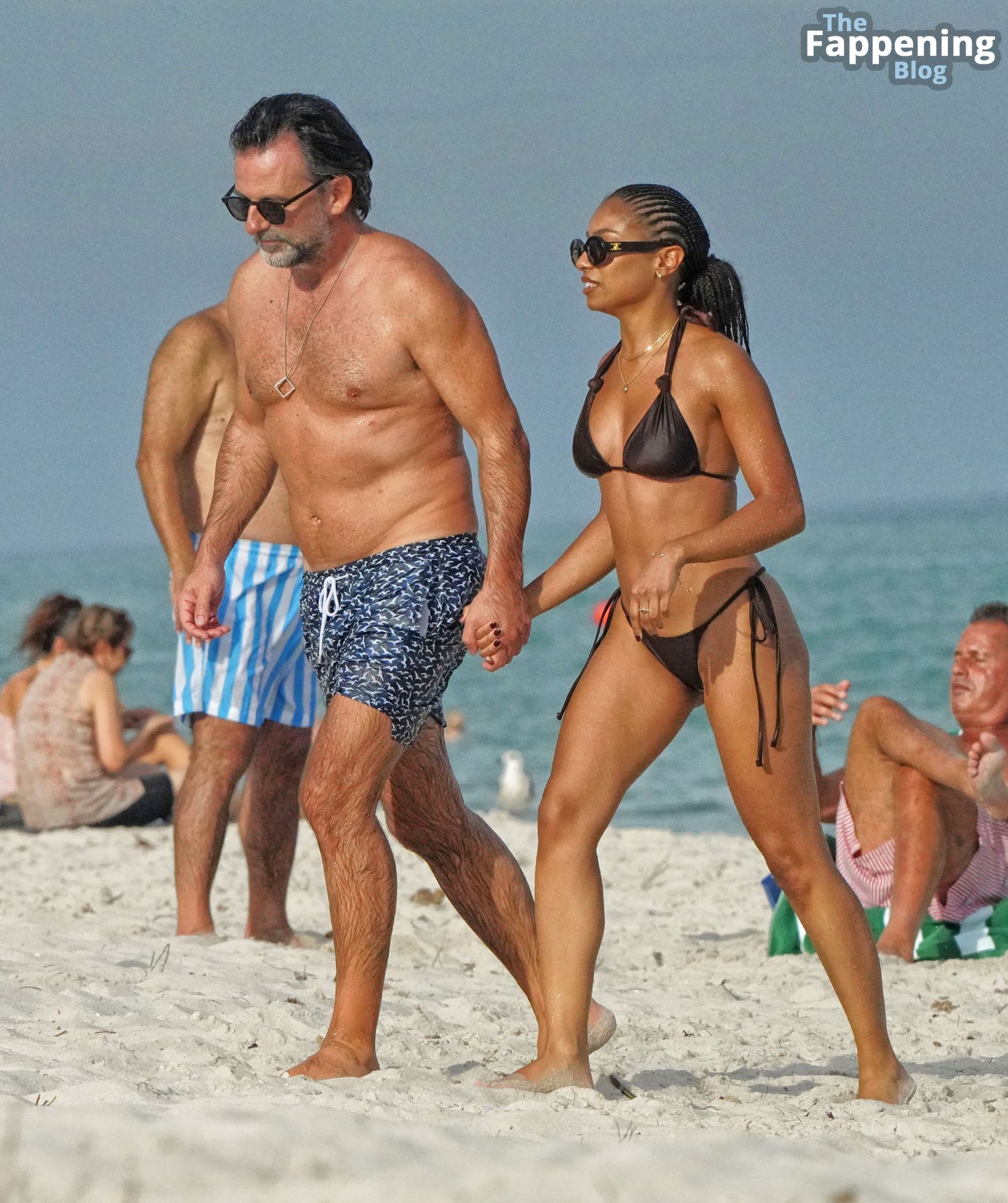 Jacky Krapf &amp; Niclas Castello Enjoy a Day at the Beach in Miami (32 Photos)