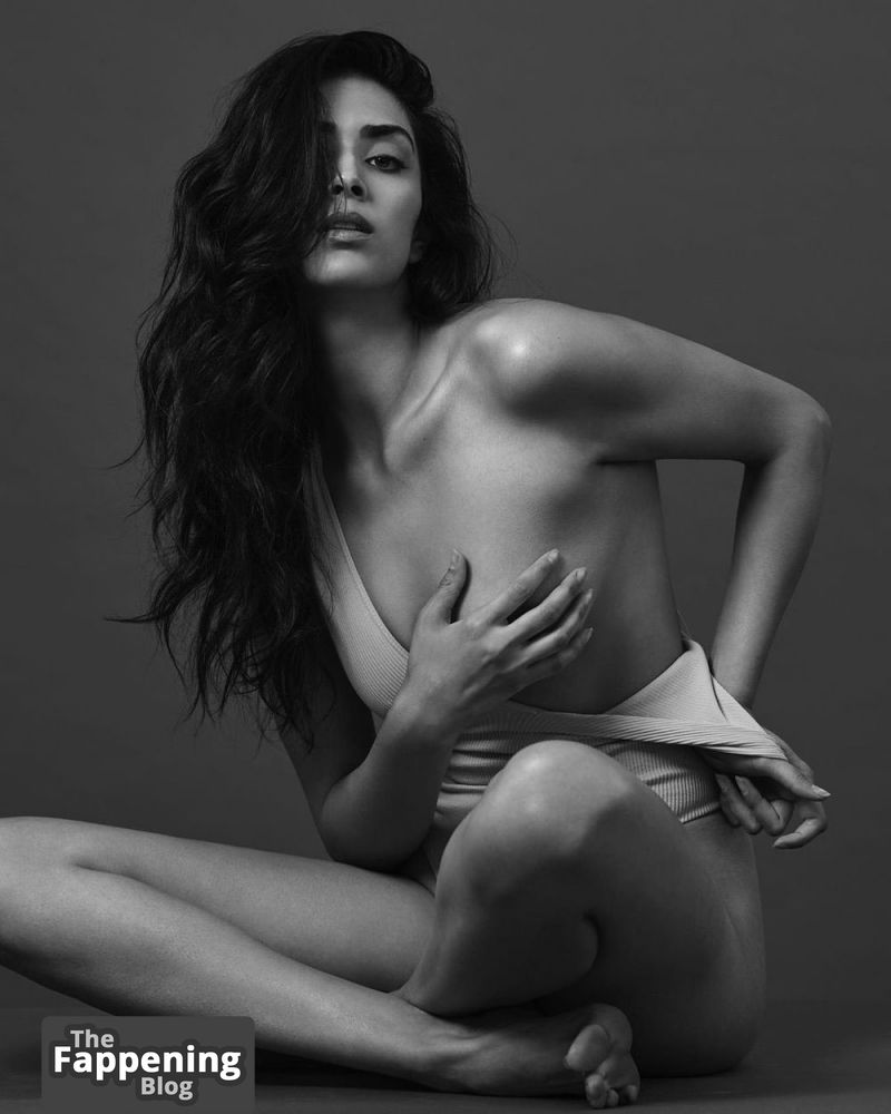 Jaskiran Kaur Nude &amp; Sexy Collection (21 Photos + Videos)