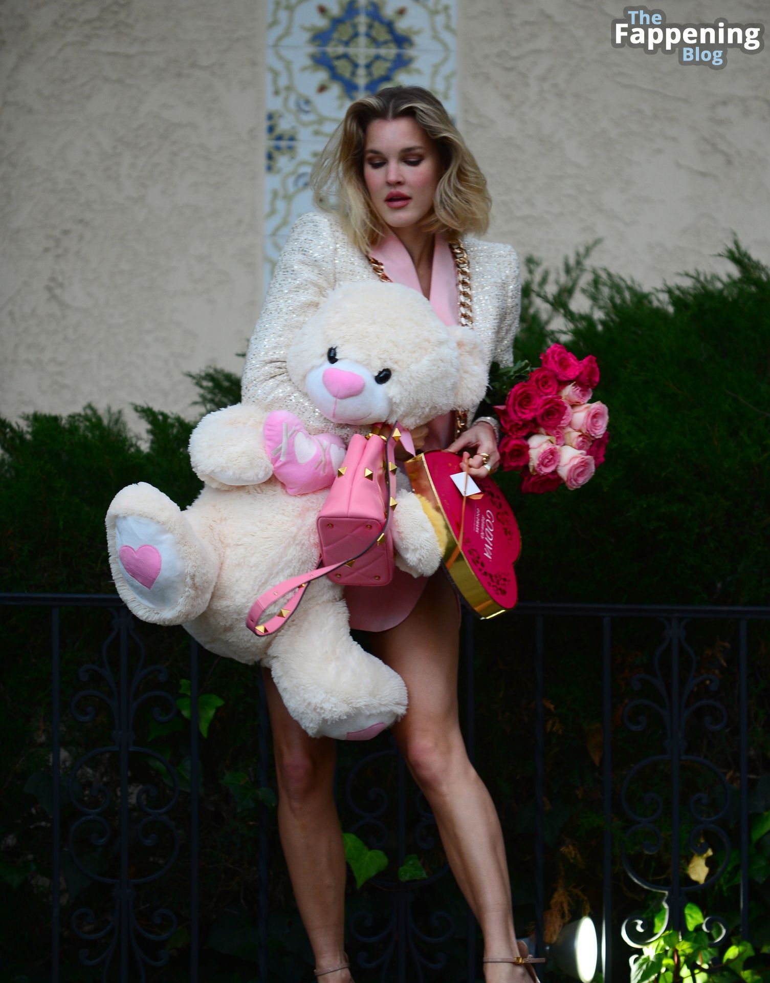 Joy Corrigan Struggles to Hold All of Her Valentine’s Day Gifts in LA (20 Photos)