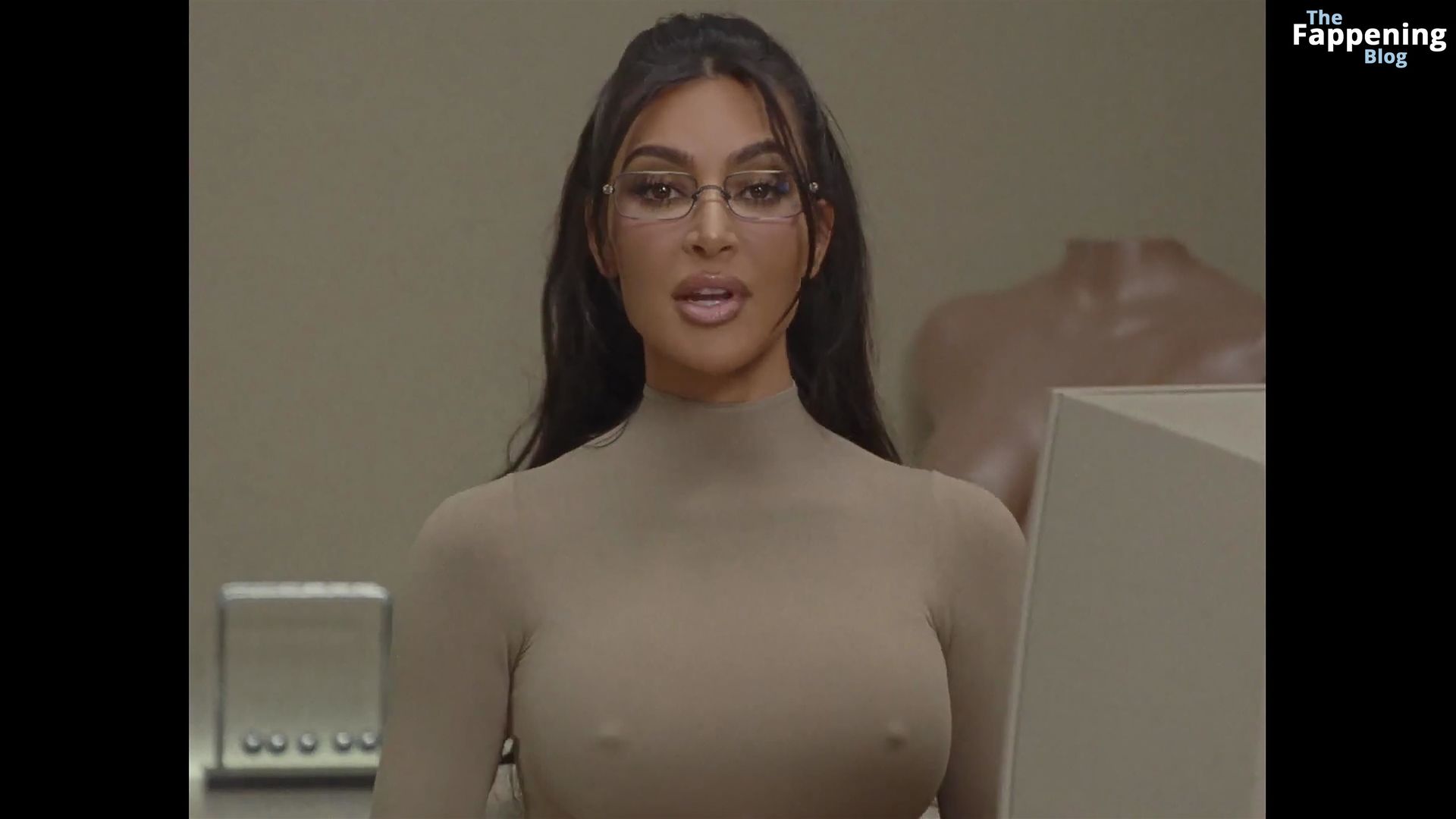 Kim Kardashian Sexy (23 Pics + Video)